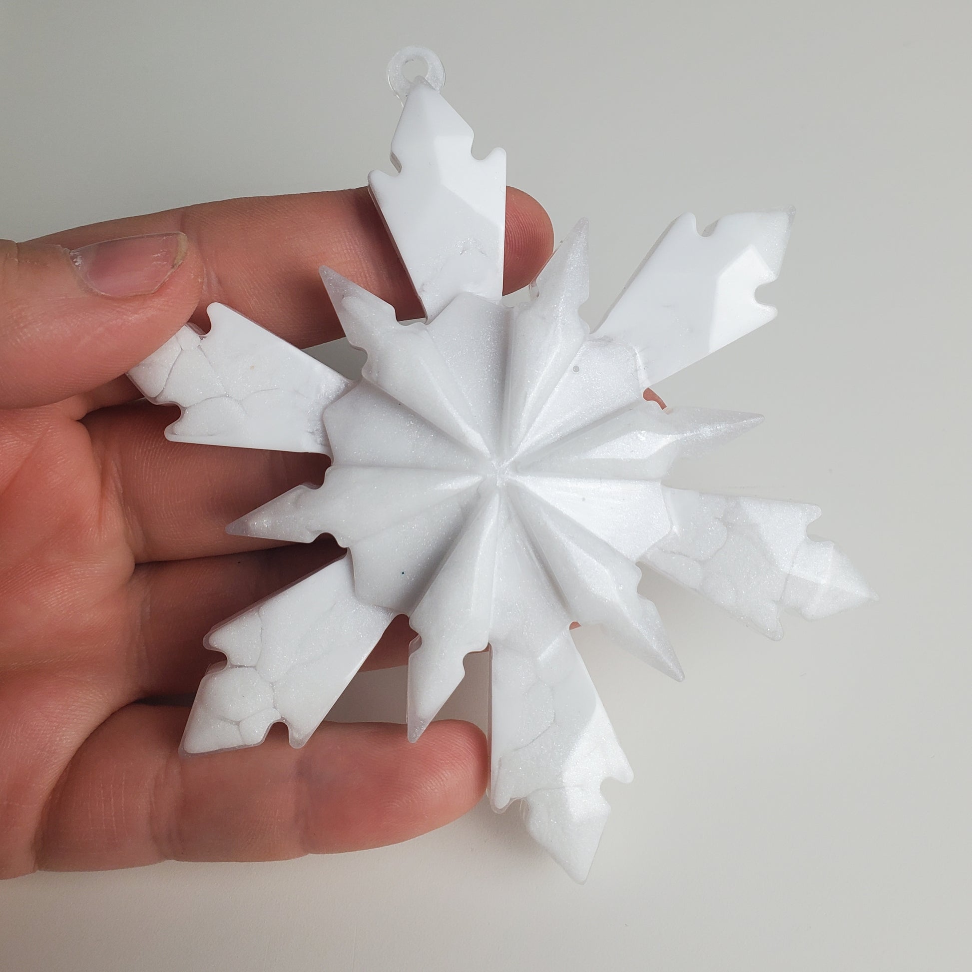 Schneeflocke aus Epoxidharz