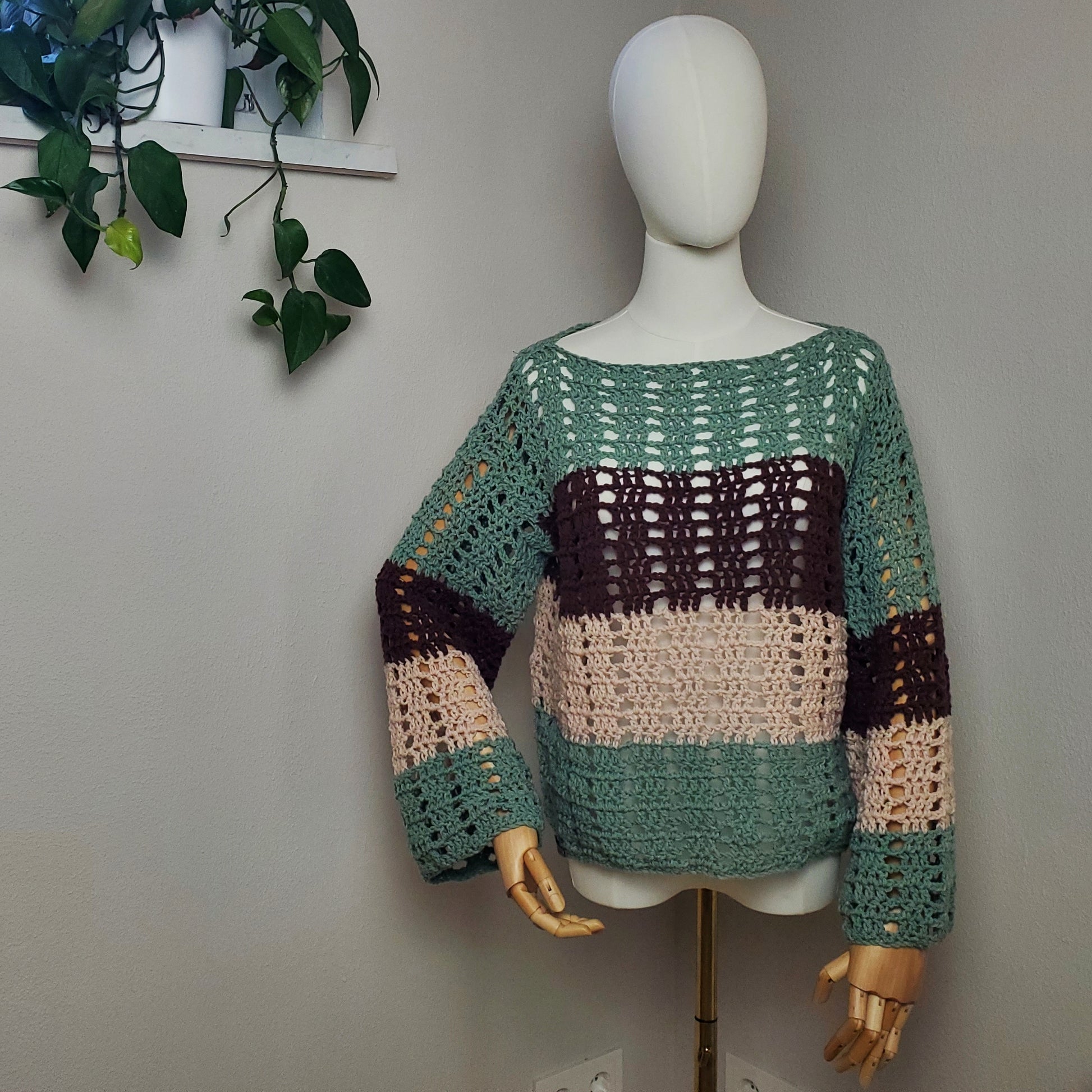 Individuelle Anfertigung - Gehäkelter Pullover 'Wolkenleicht'