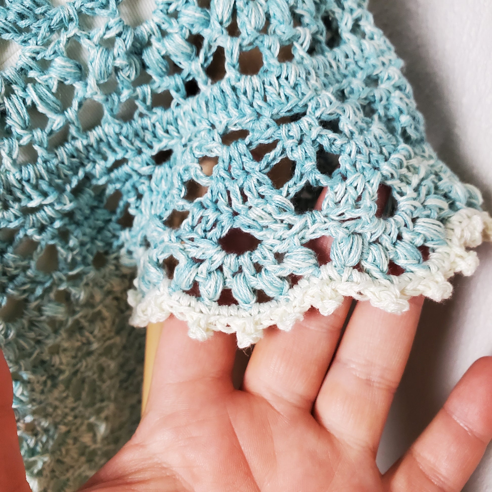Individuelle Anfertigung - Gehäkelte Tunika 'Boho Blüte'