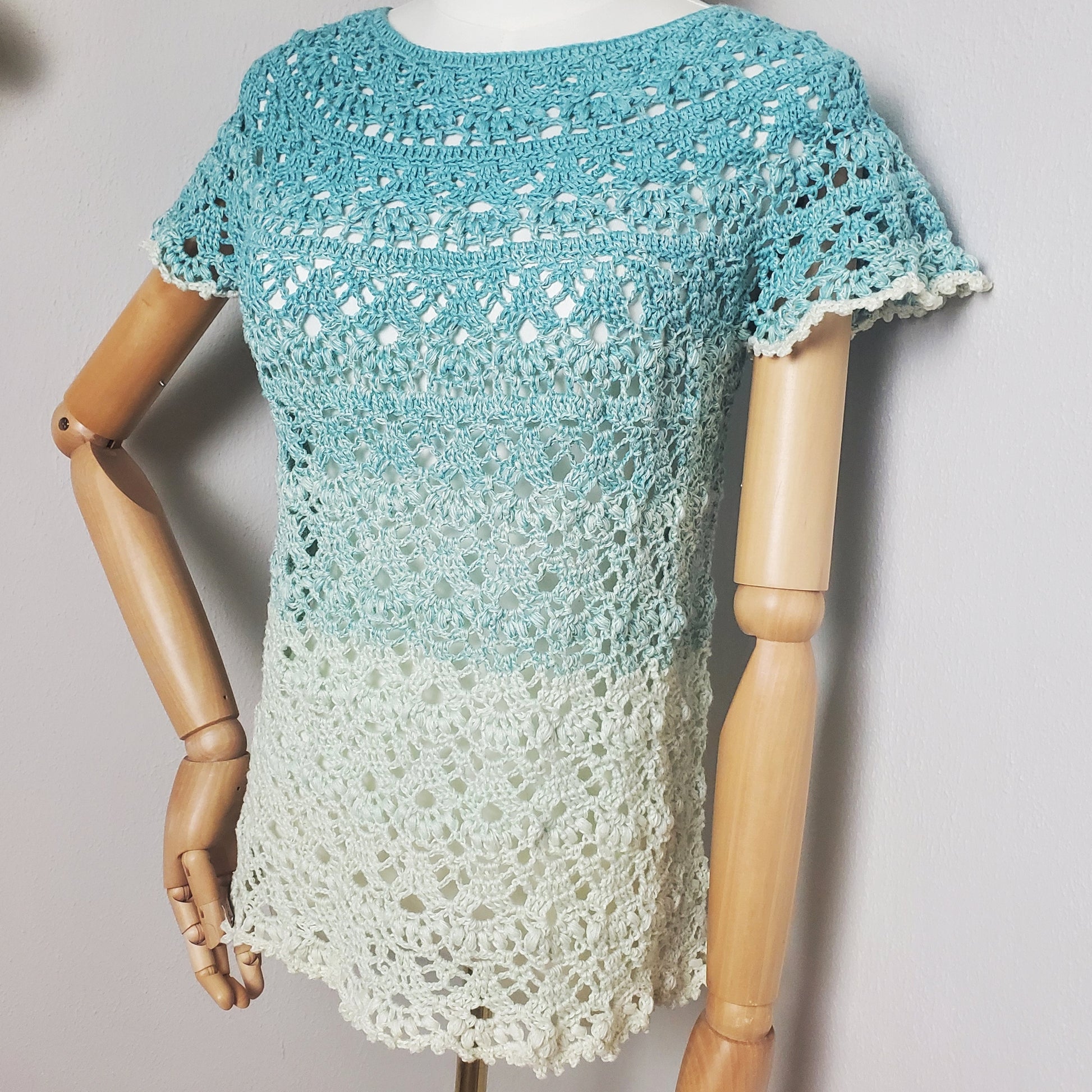 Individuelle Anfertigung - Gehäkelte Tunika 'Boho Blüte'