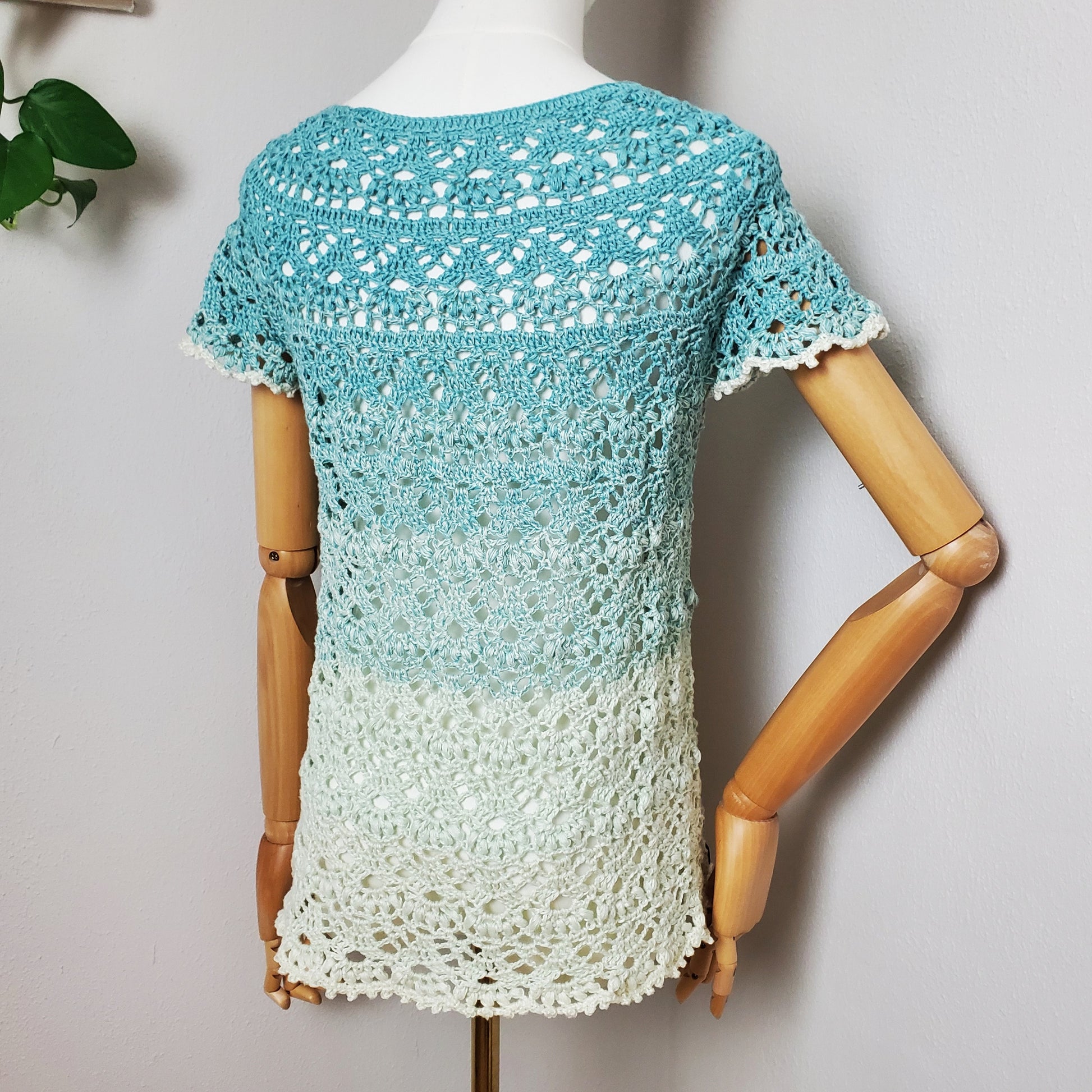 Individuelle Anfertigung - Gehäkelte Tunika 'Boho Blüte'
