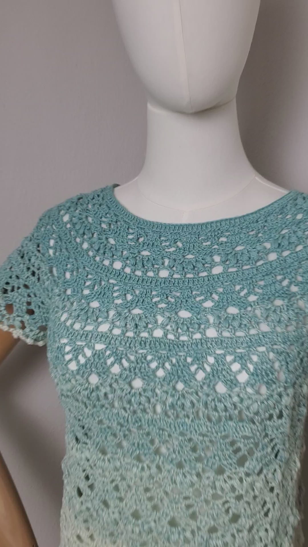 Individuelle Anfertigung - Gehäkelte Tunika 'Boho Blüte'