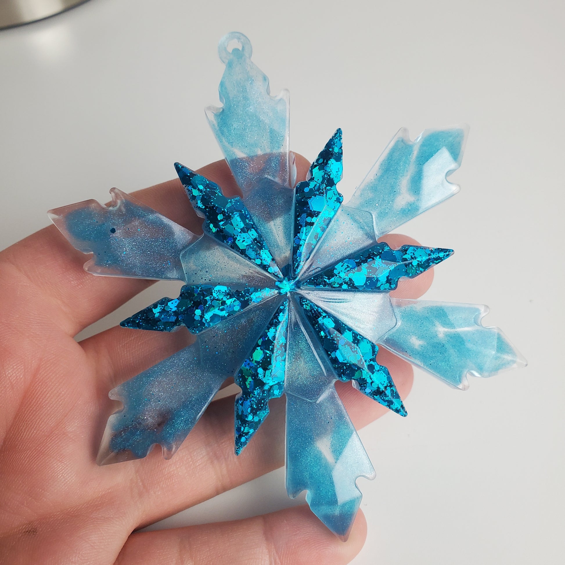 Schneeflocke aus Epoxidharz