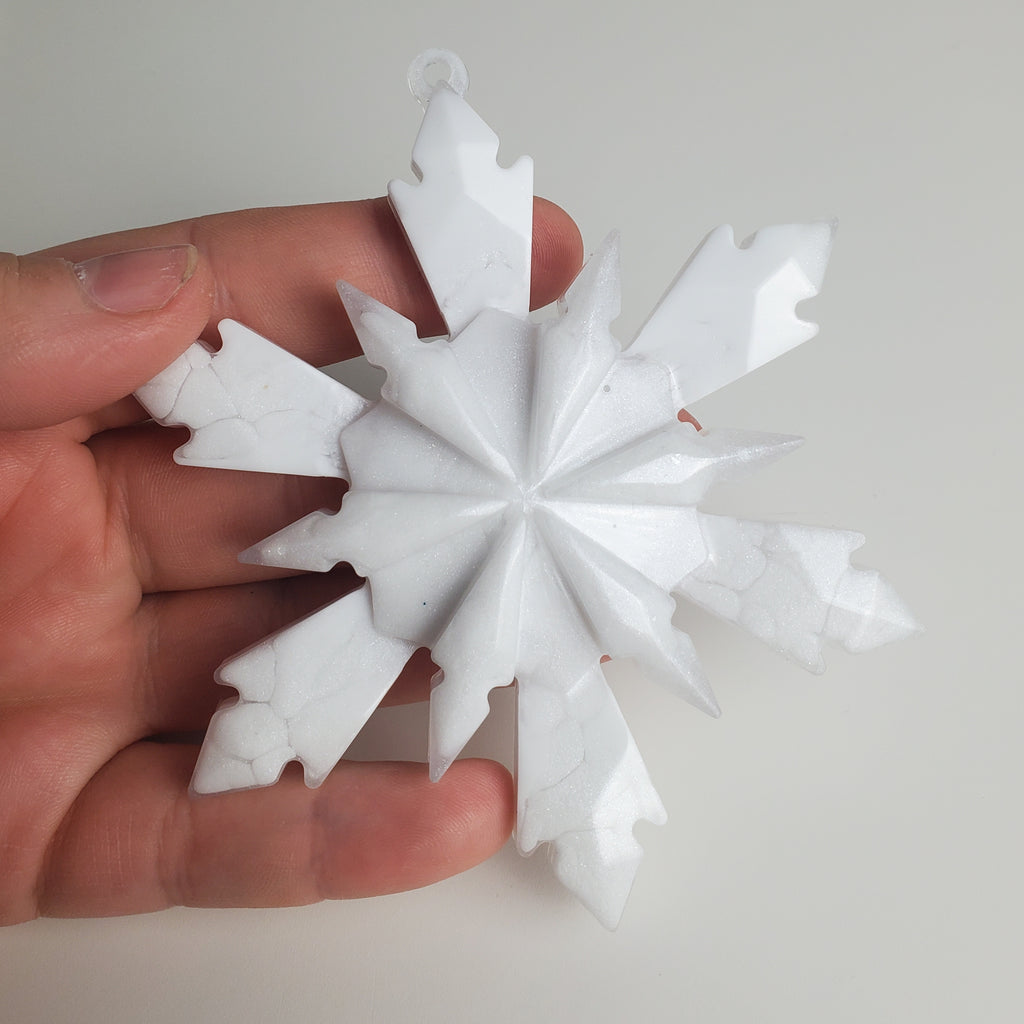Schneeflocke aus Epoxidharz