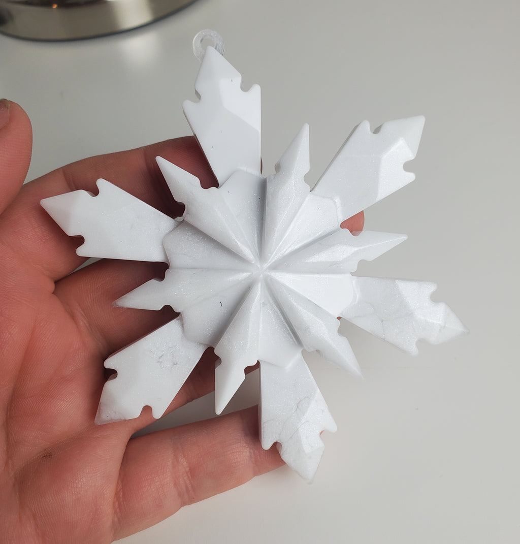 Schneeflocke aus Epoxidharz