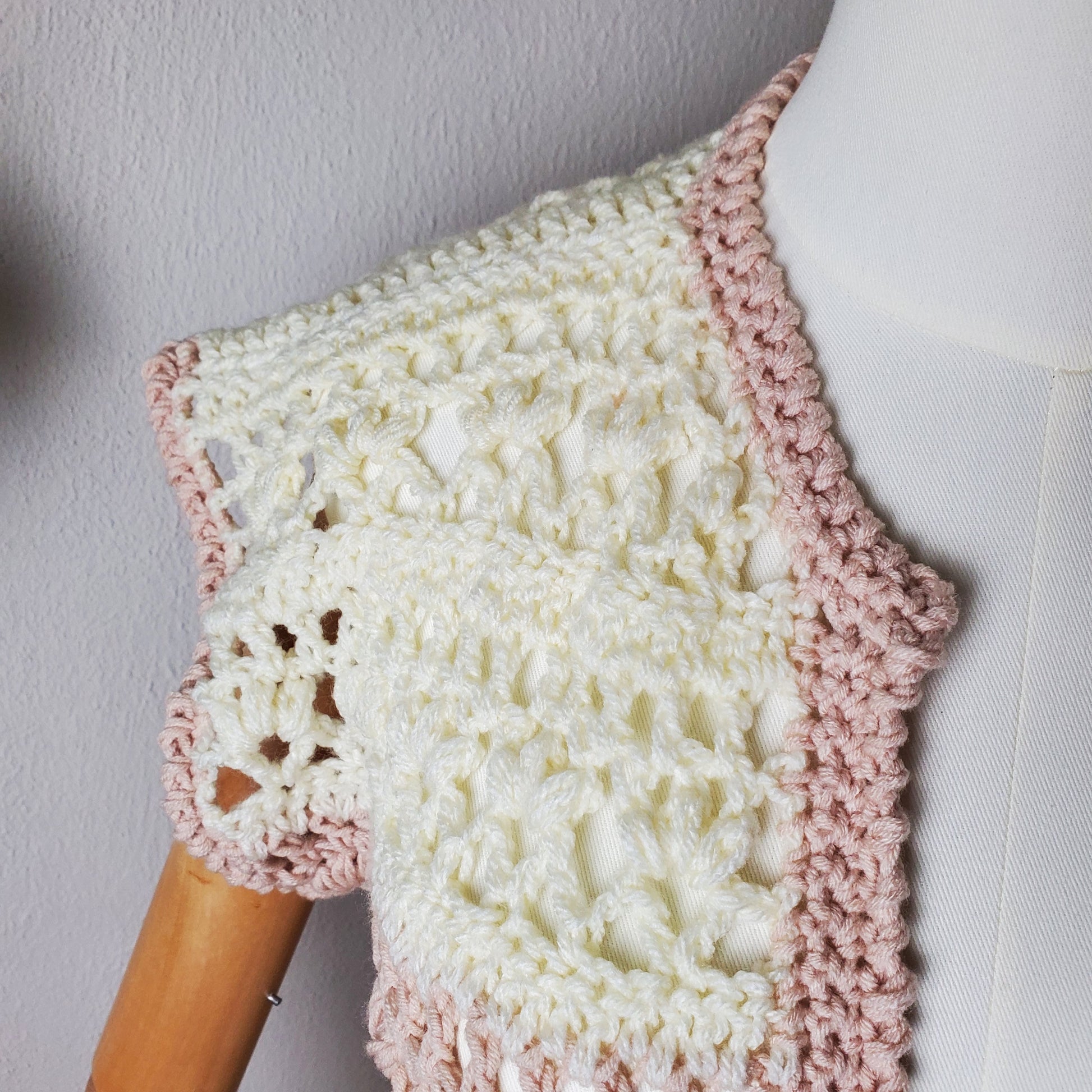 Individuelle Anfertigung - Gehäkelter Cardigan 'Ocean Breeze'