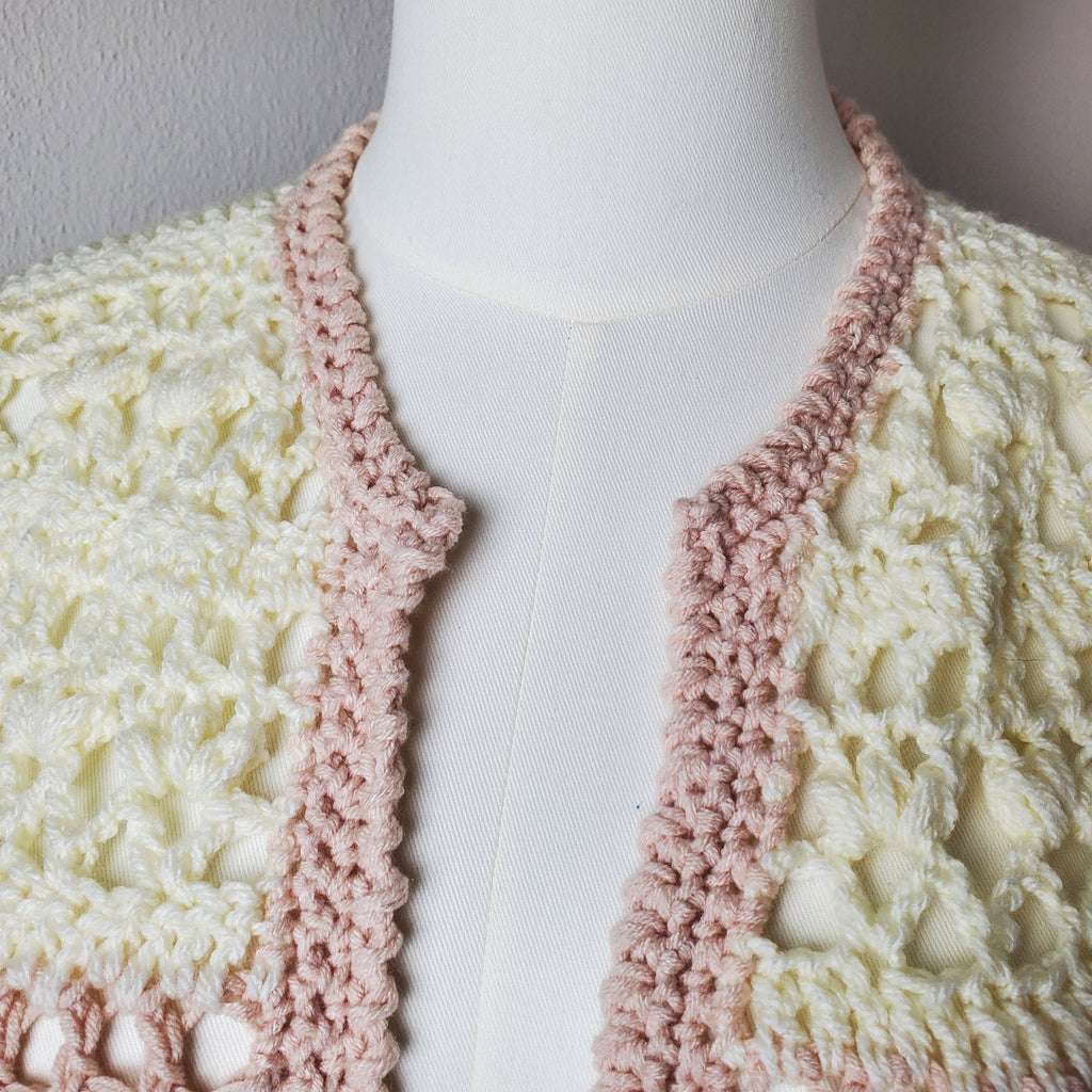 Individuelle Anfertigung - Gehäkelter Cardigan 'Ocean Breeze'