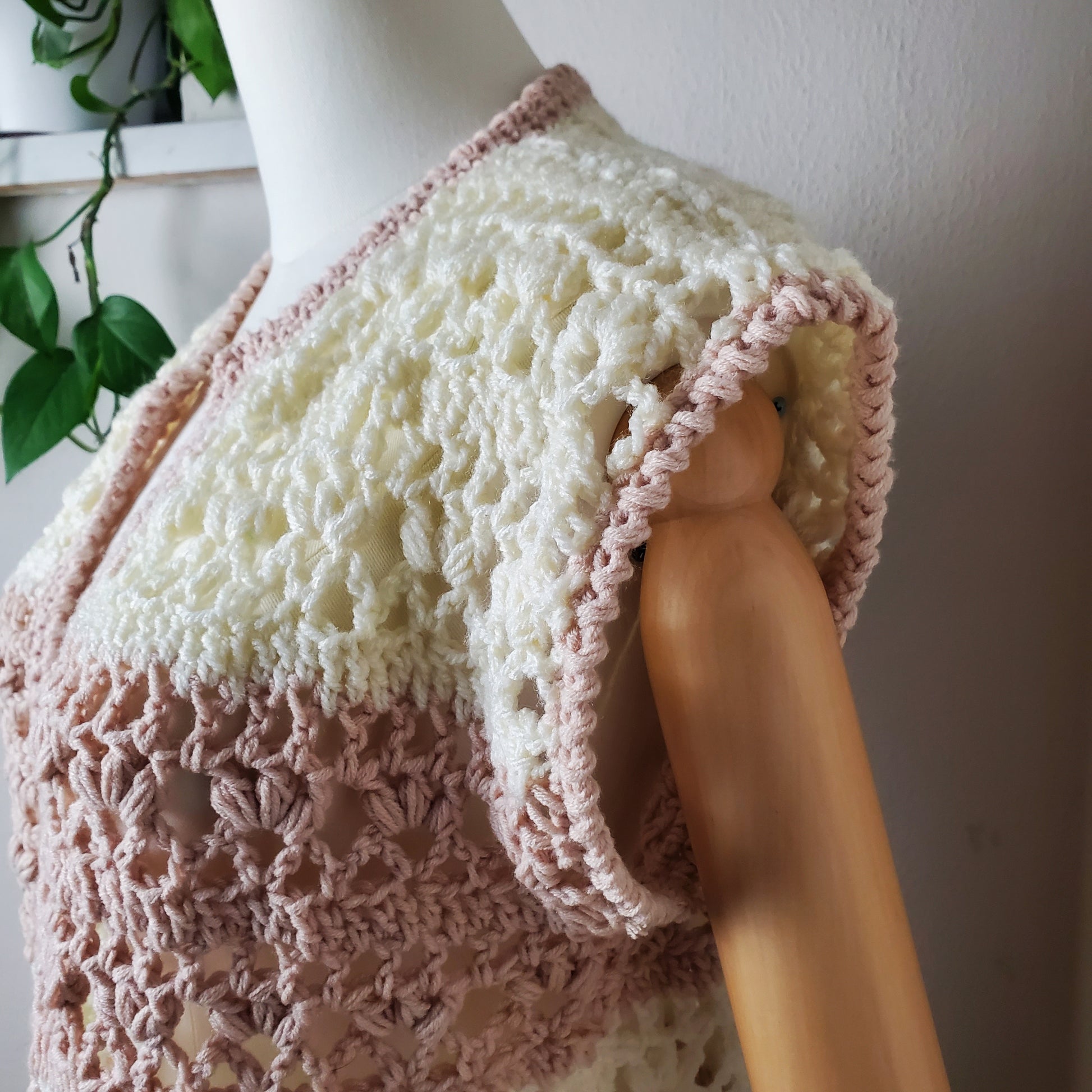 Individuelle Anfertigung - Gehäkelter Cardigan 'Ocean Breeze'