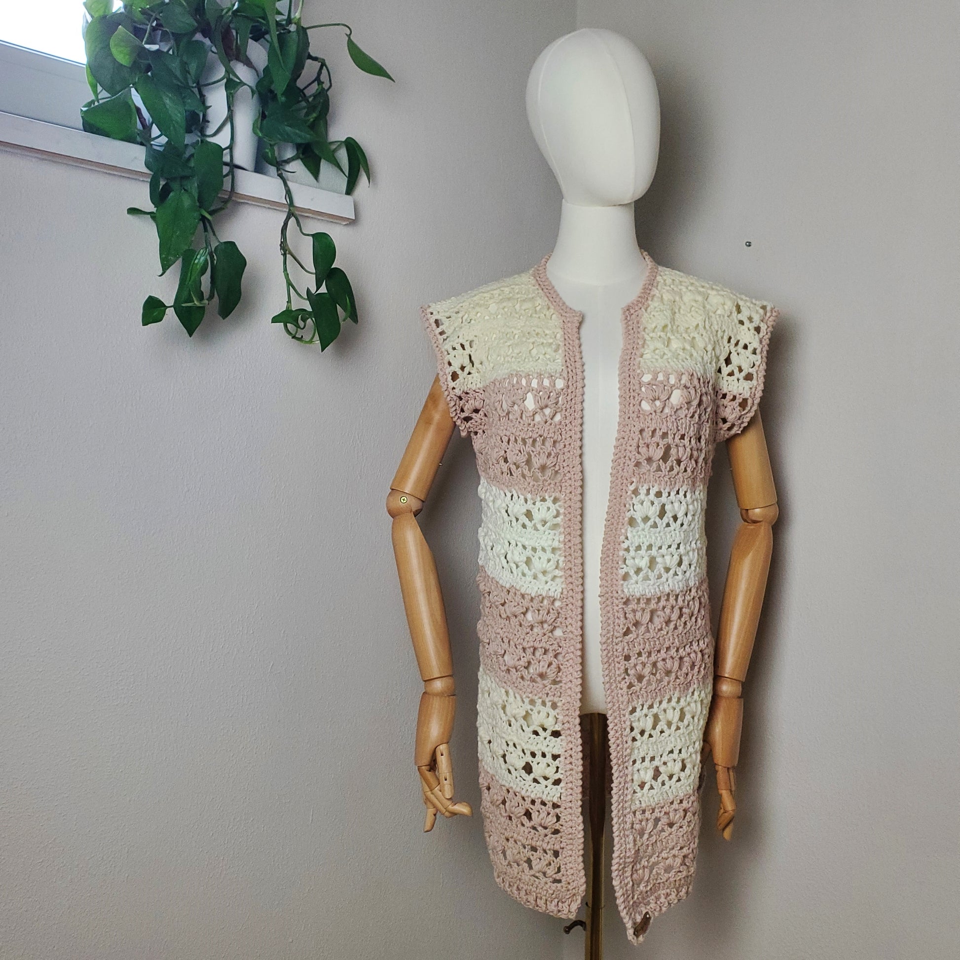 Individuelle Anfertigung - Gehäkelter Cardigan 'Ocean Breeze'
