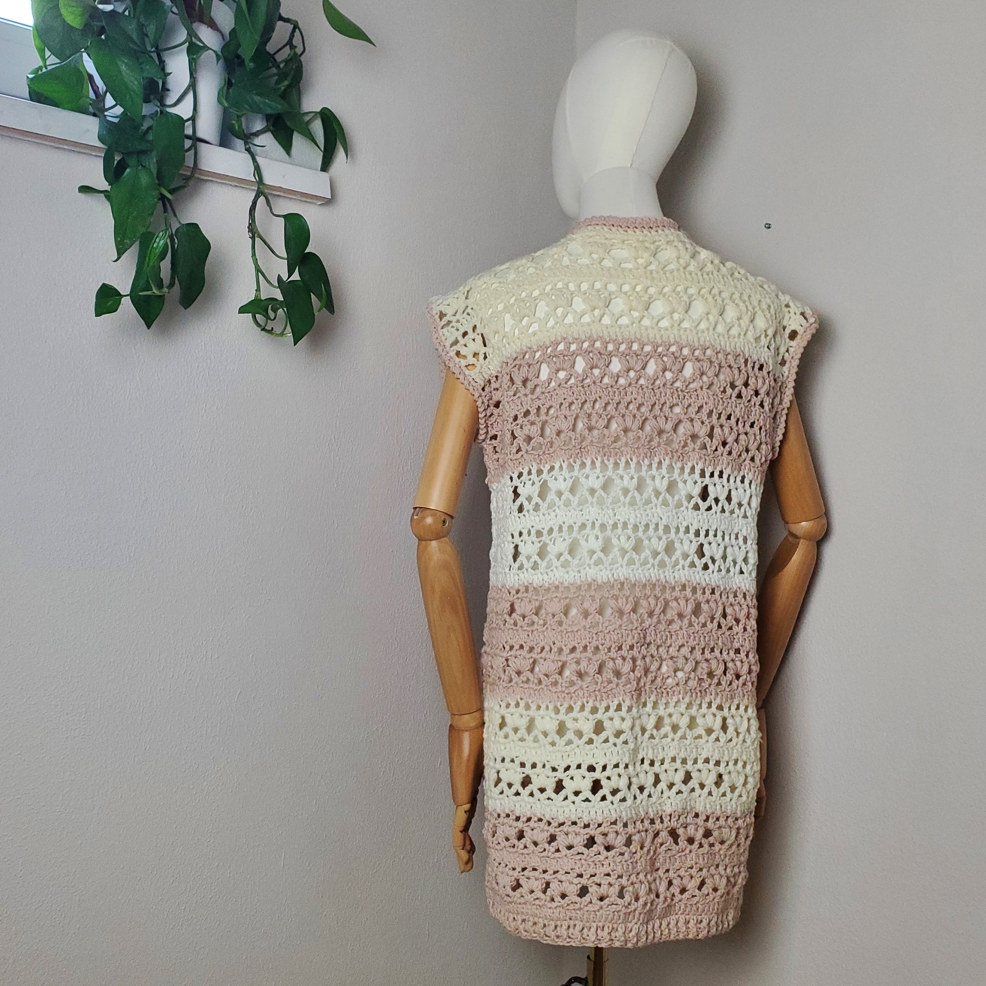 Individuelle Anfertigung - Gehäkelter Cardigan 'Ocean Breeze'