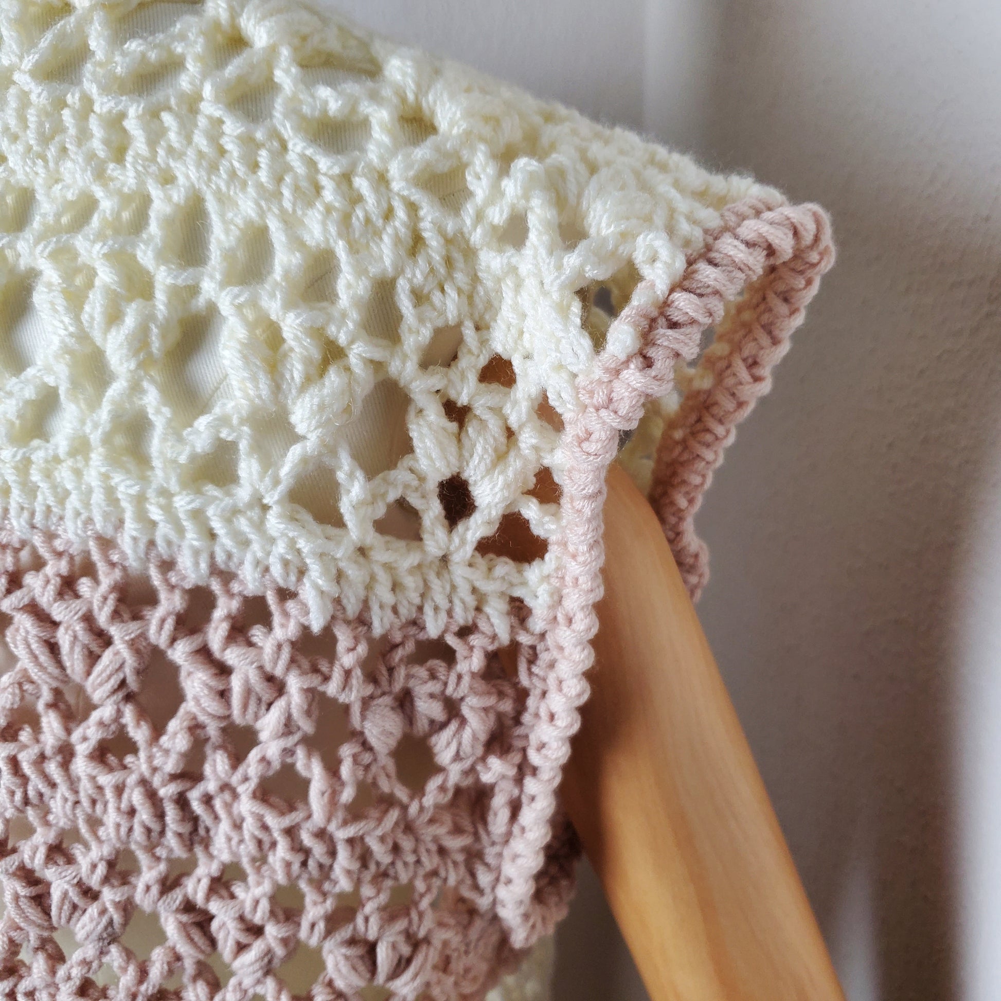 Individuelle Anfertigung - Gehäkelter Cardigan 'Ocean Breeze'