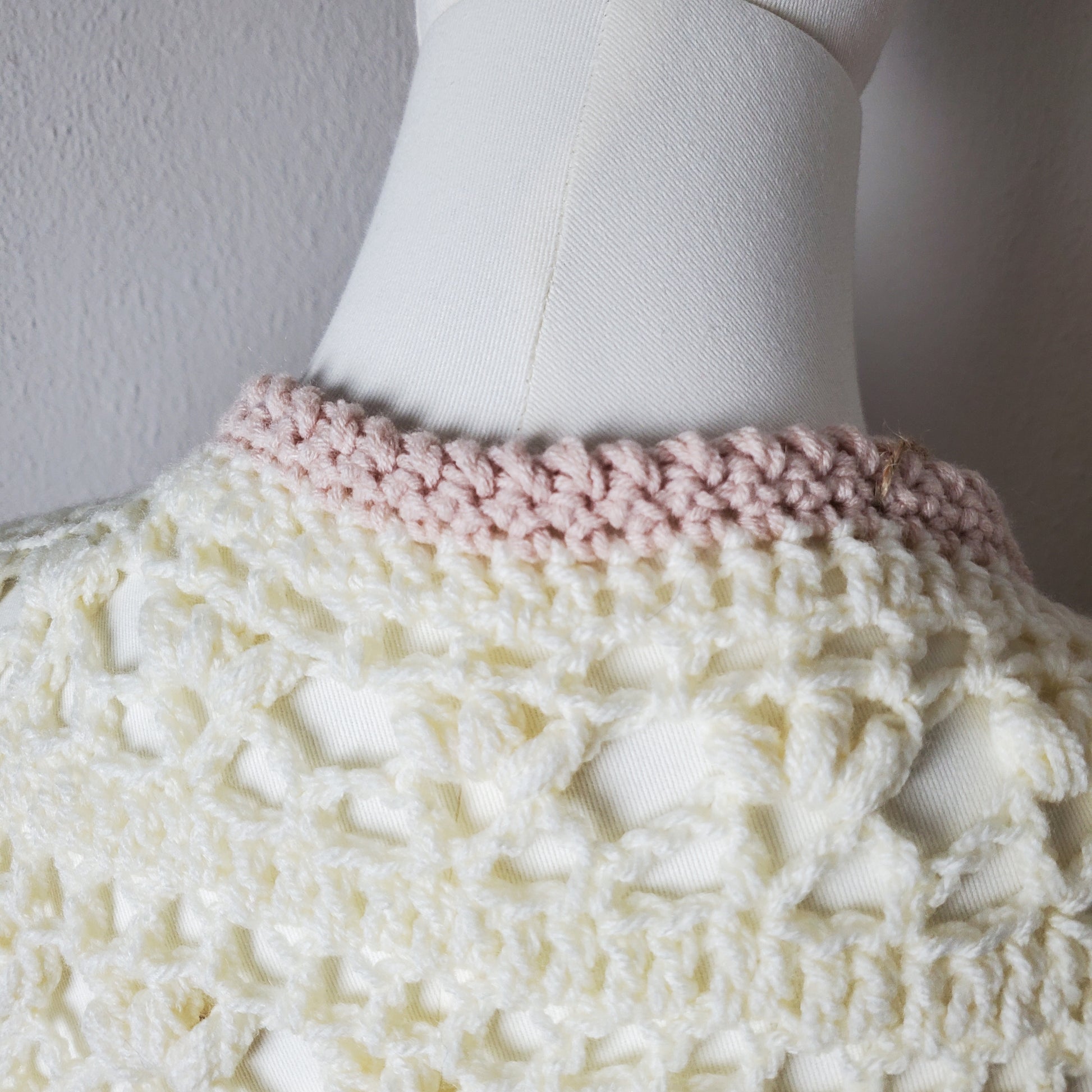 Individuelle Anfertigung - Gehäkelter Cardigan 'Ocean Breeze'