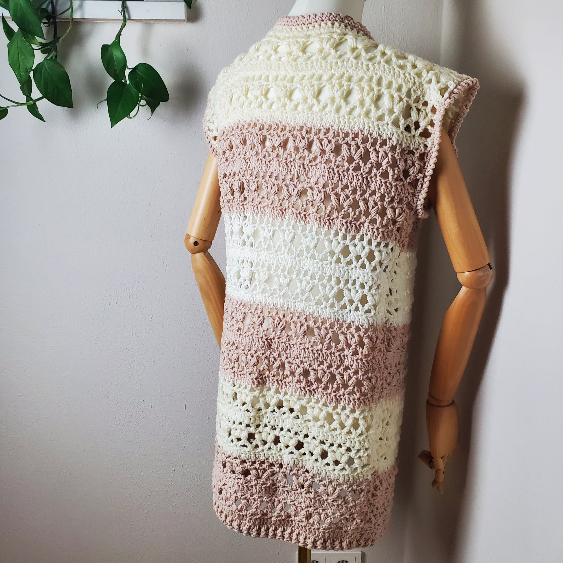 Individuelle Anfertigung - Gehäkelter Cardigan 'Ocean Breeze'