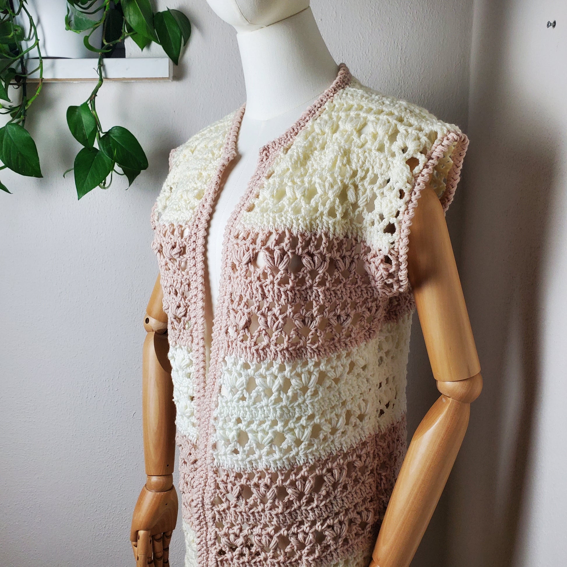 Individuelle Anfertigung - Gehäkelter Cardigan 'Ocean Breeze'