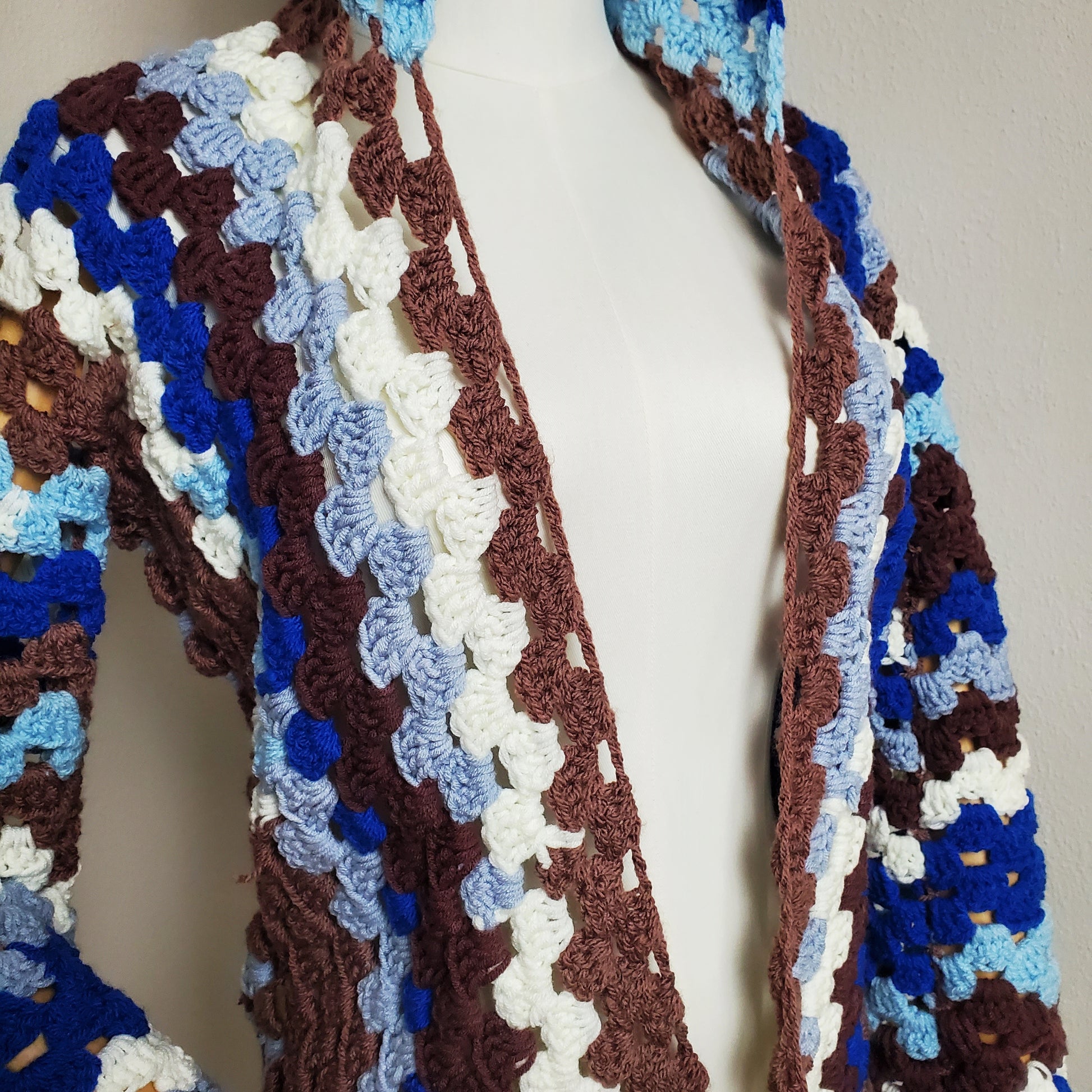 Gehäkelter Cardigan mit Kapuze 'Sonnentau'