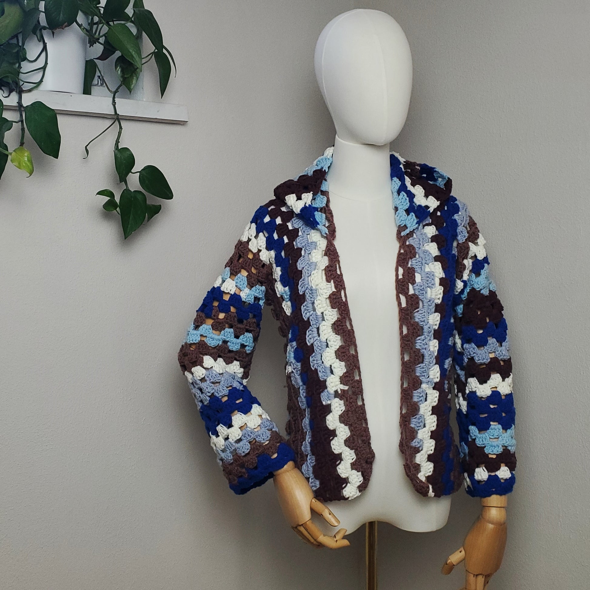 Individuelle Anfertigung - Gehäkelter Cardigan 'Sonnentau'