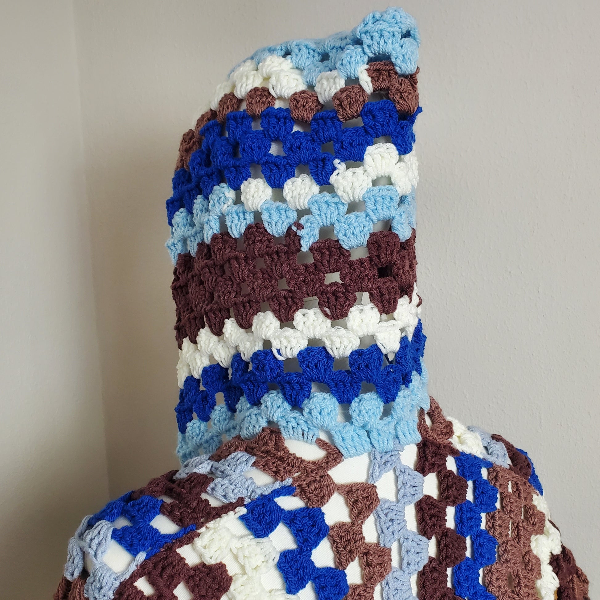 Gehäkelter Cardigan mit Kapuze 'Sonnentau'