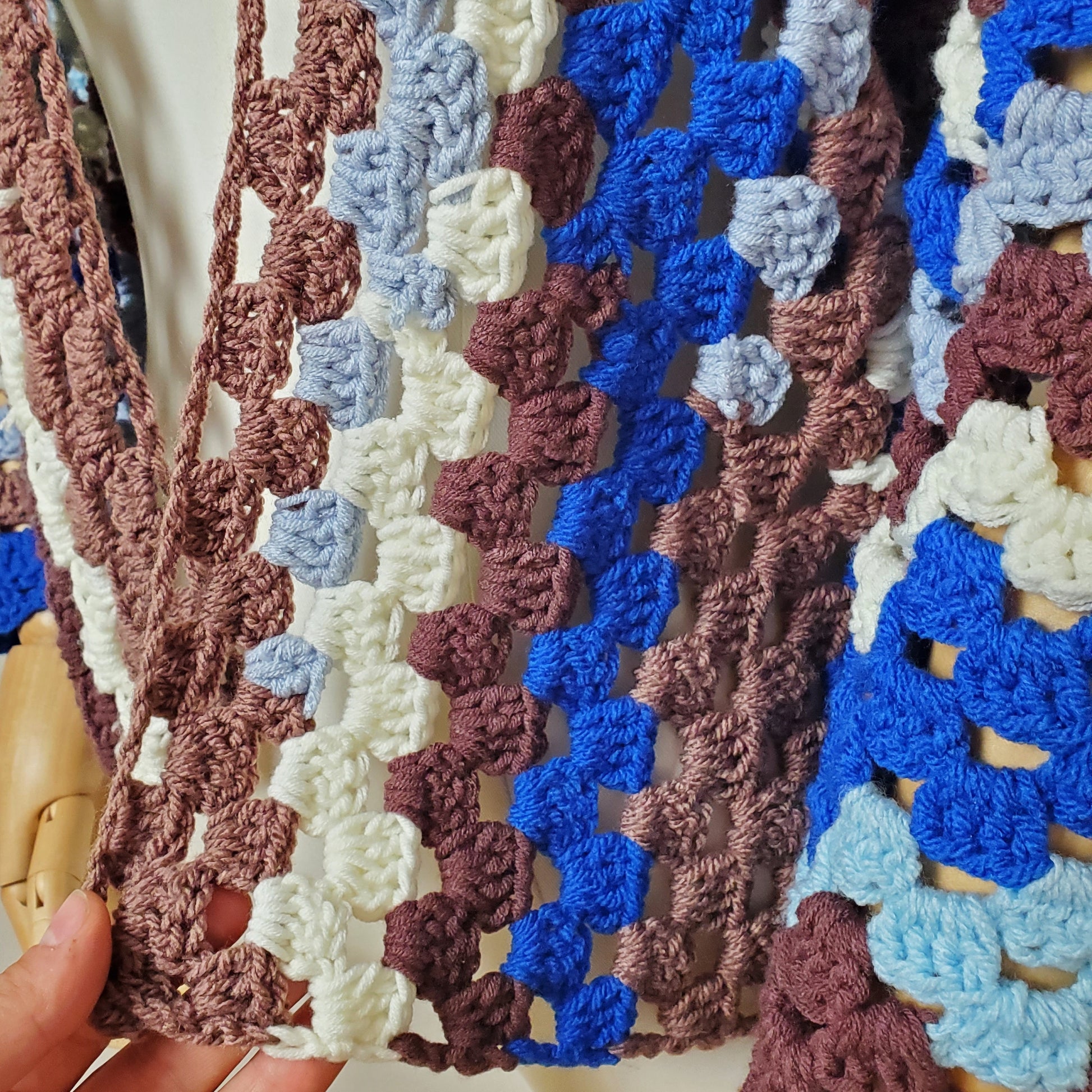 Gehäkelter Cardigan mit Kapuze 'Sonnentau'