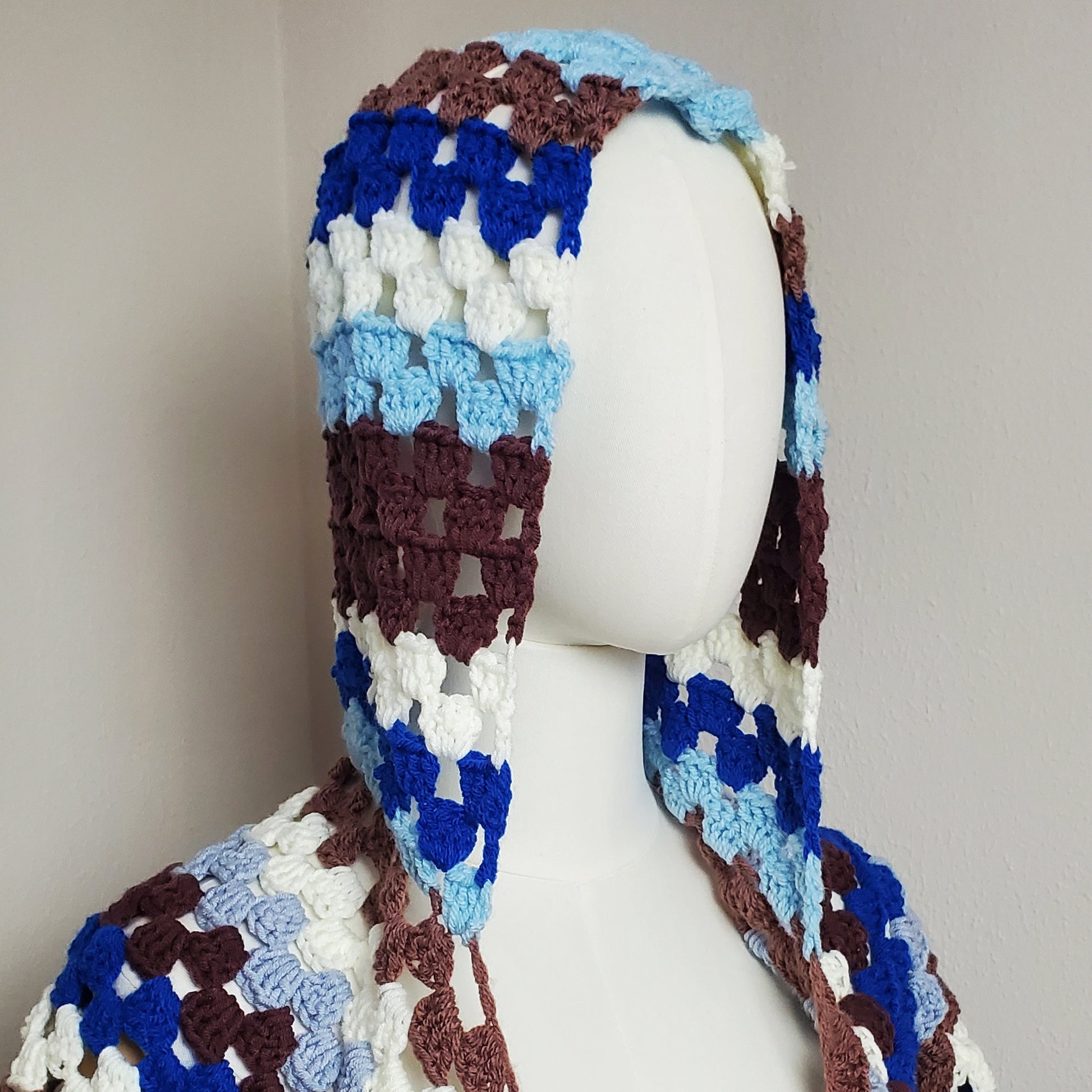 Gehäkelter Cardigan mit Kapuze 'Sonnentau'