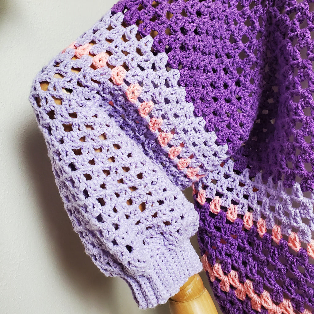 Individuelle Anfertigung - Gehäkelter Cardigan 'Morgenblüte'