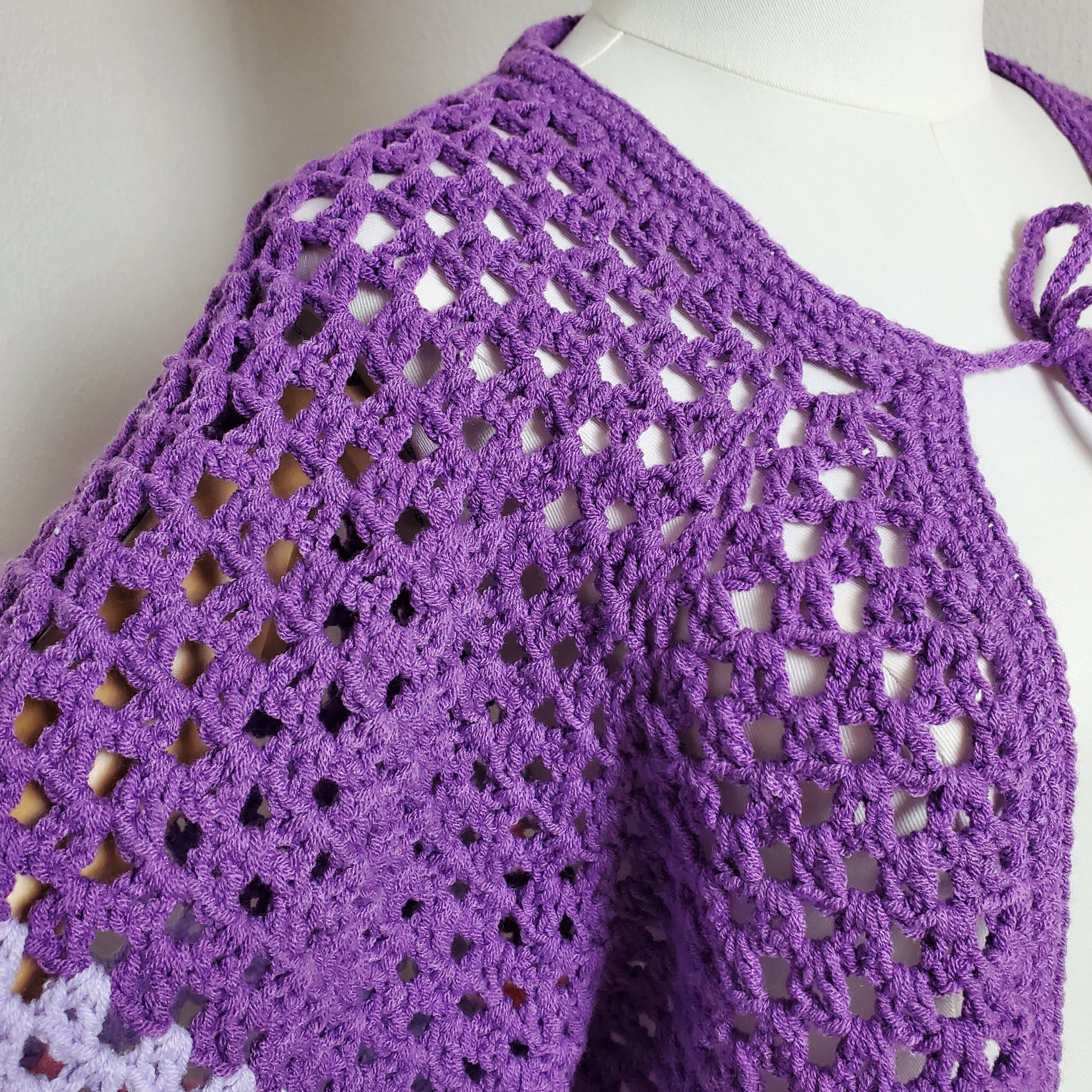 Gehäkelter Cardigan 'Morgenblüte'