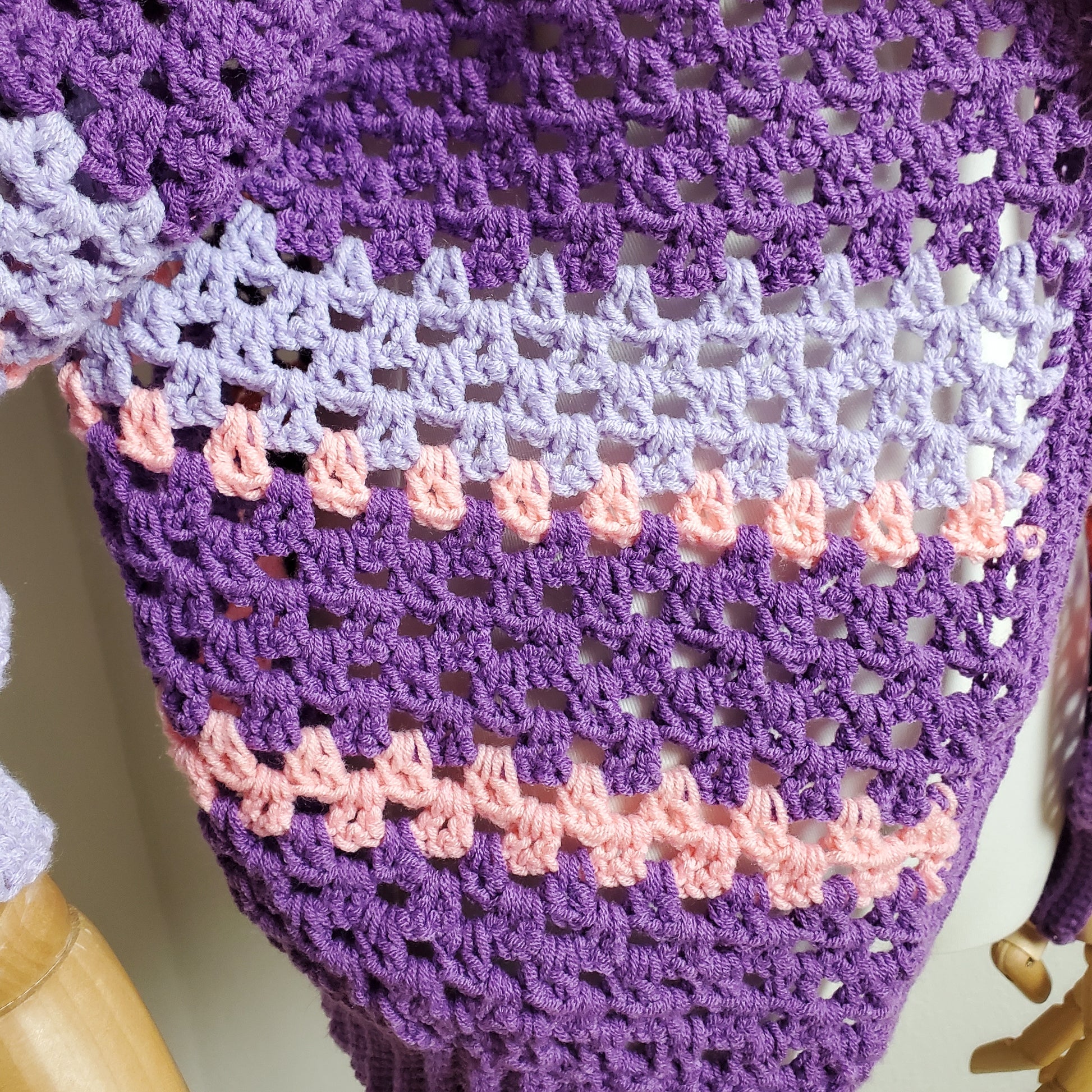 Gehäkelter Cardigan 'Morgenblüte'