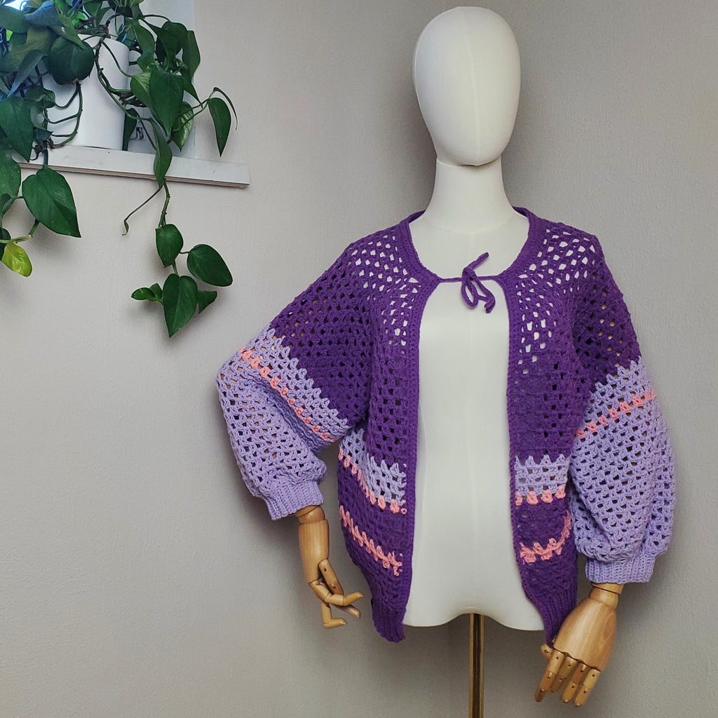 Individuelle Anfertigung - Gehäkelter Cardigan 'Morgenblüte'