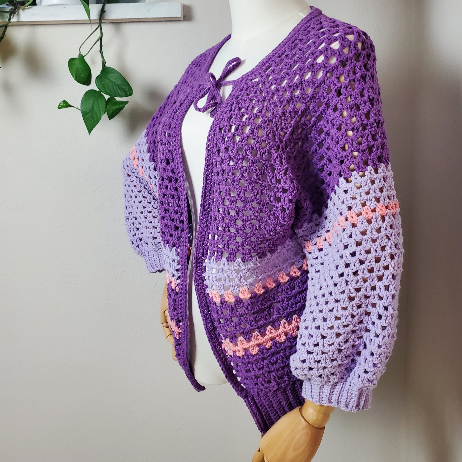 Gehäkelter Cardigan 'Morgenblüte'