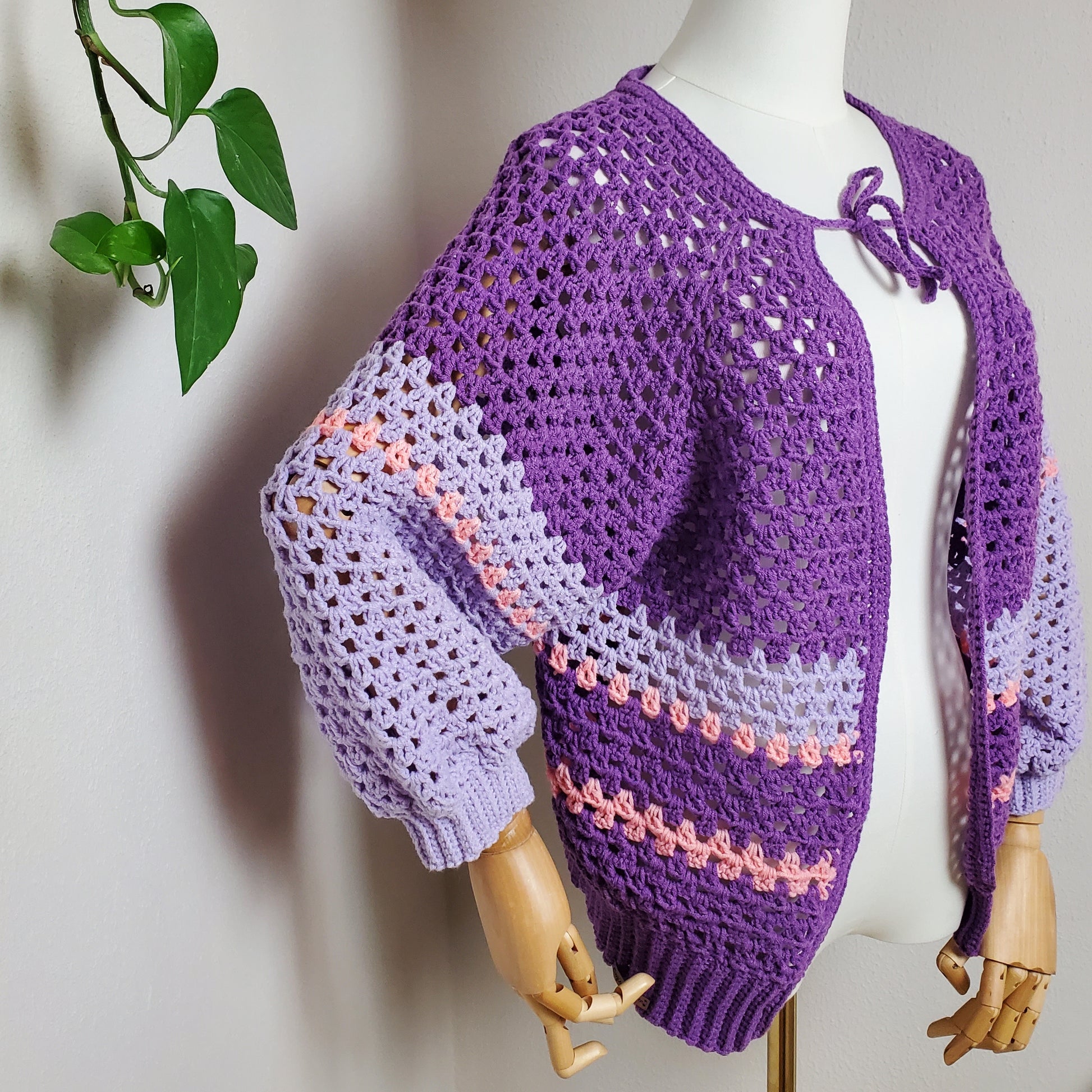 Gehäkelter Cardigan 'Morgenblüte'
