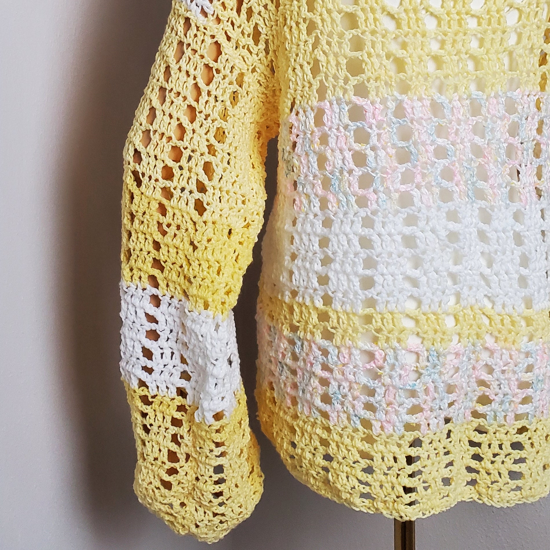 Gehäkelter Pullover 'Wolkenleicht'