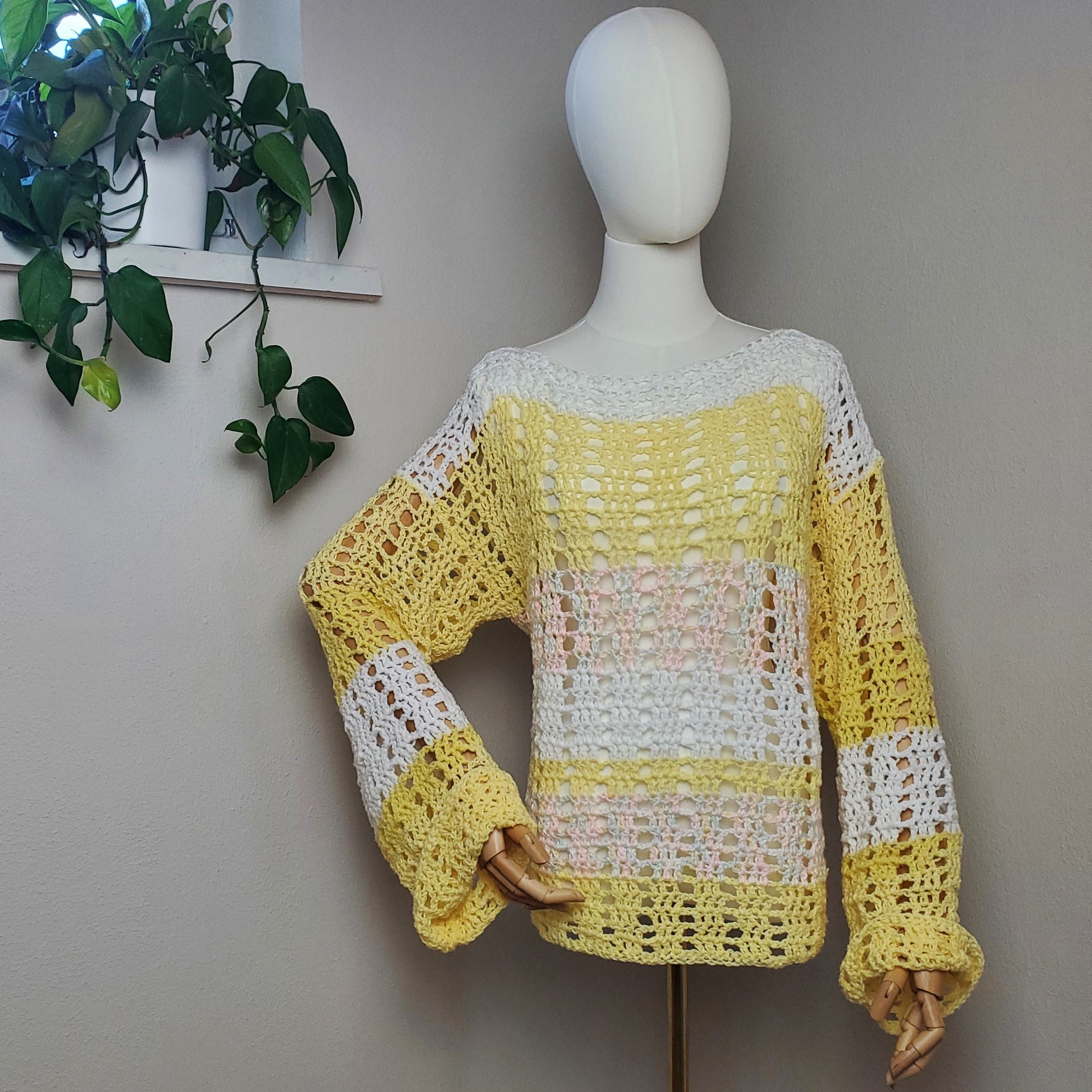 Gehäkelter Pullover 'Wolkenleicht'