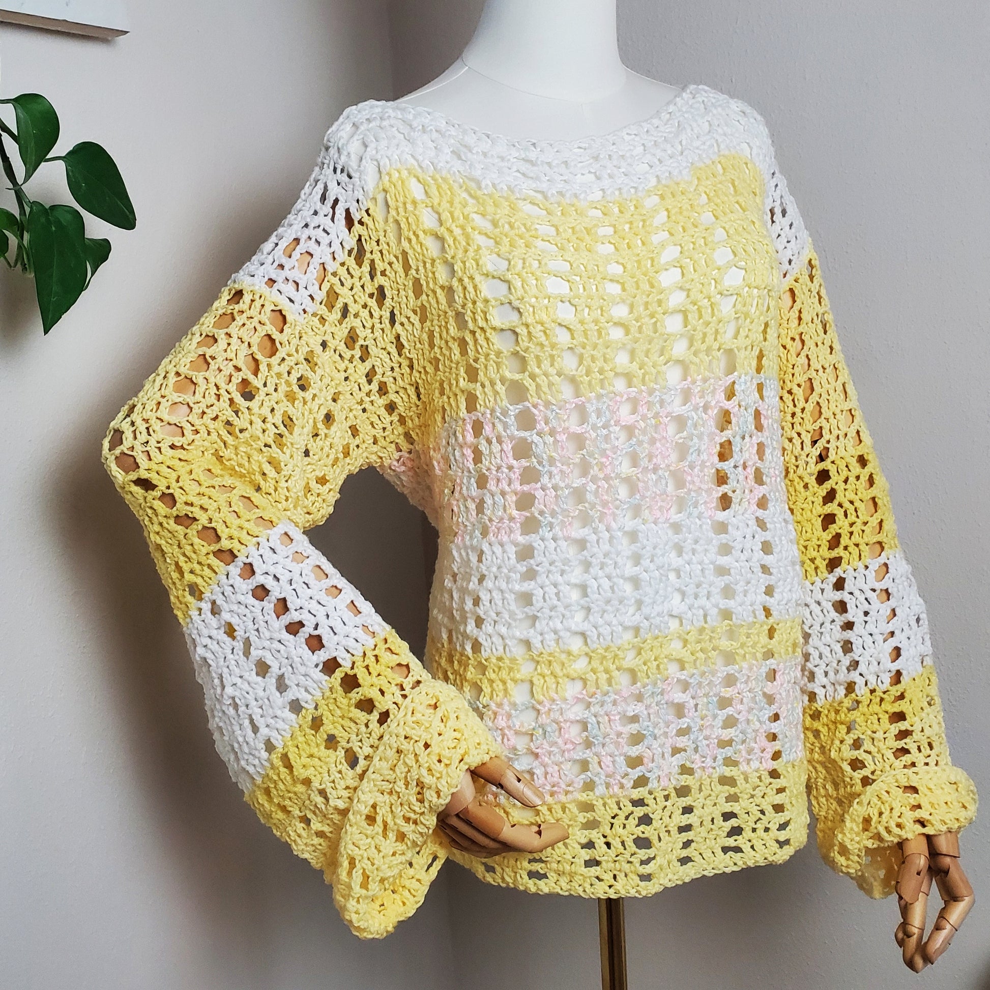Gehäkelter Pullover 'Wolkenleicht'