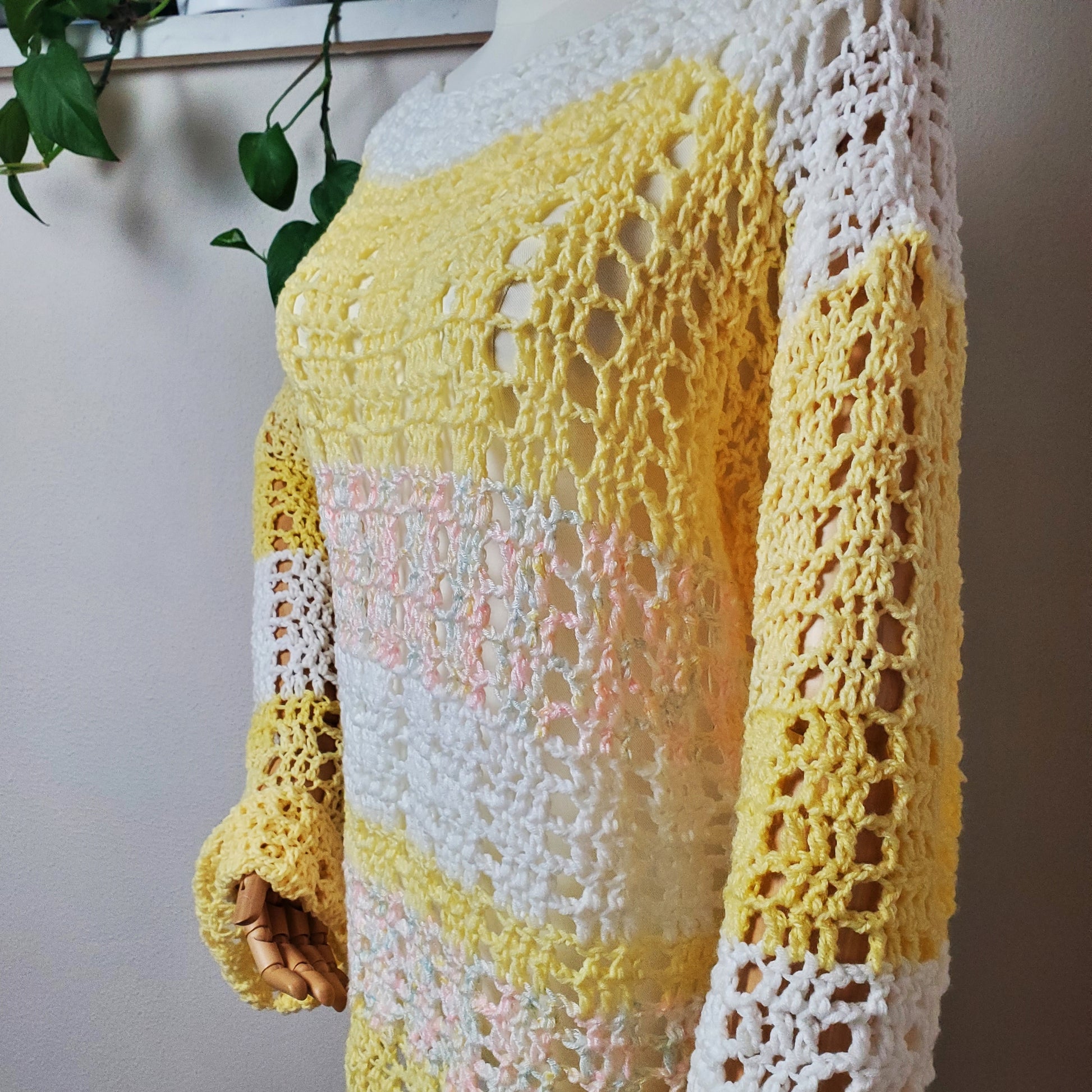 Gehäkelter Pullover 'Wolkenleicht'