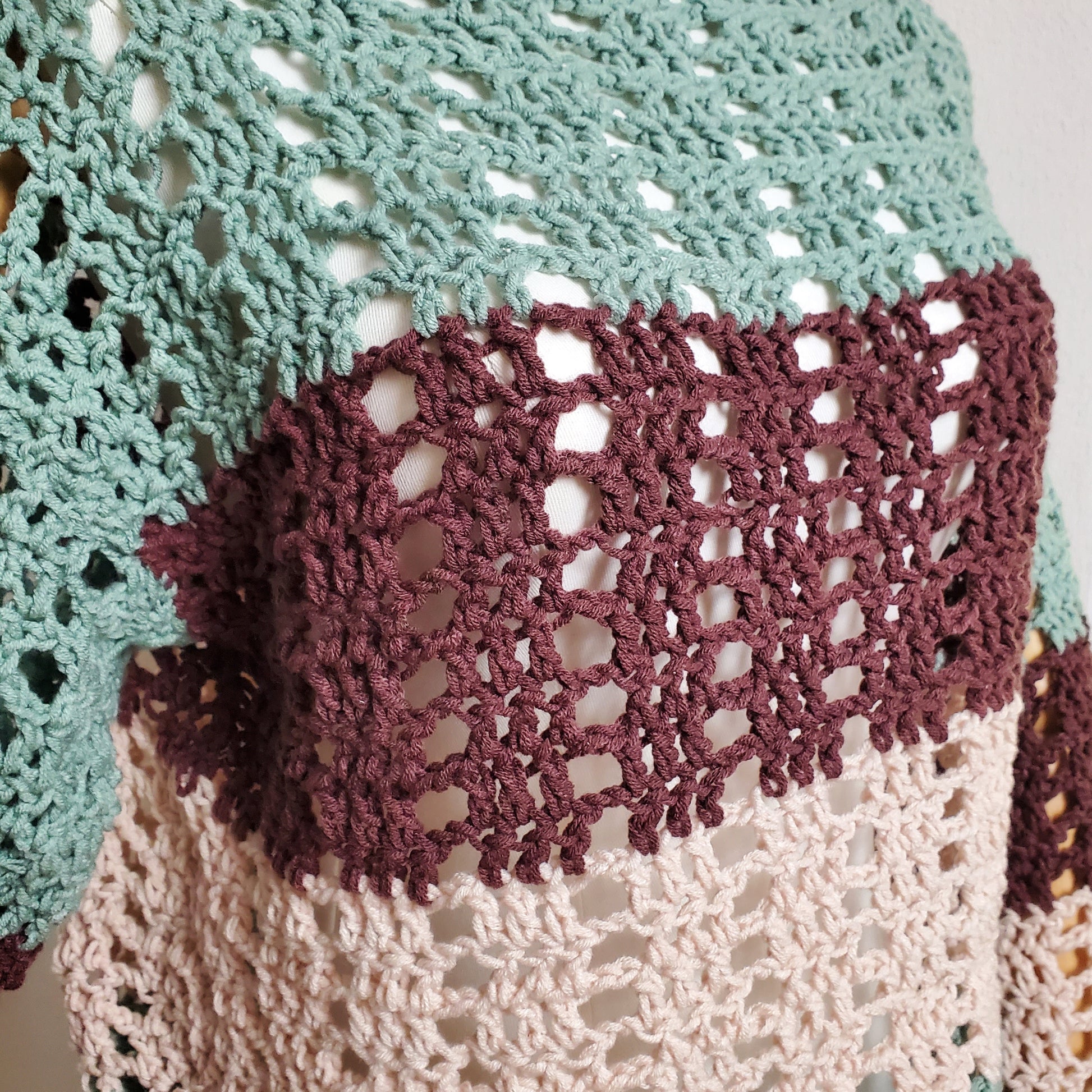 Gehäkelter Pullover 'Wolkenleicht'