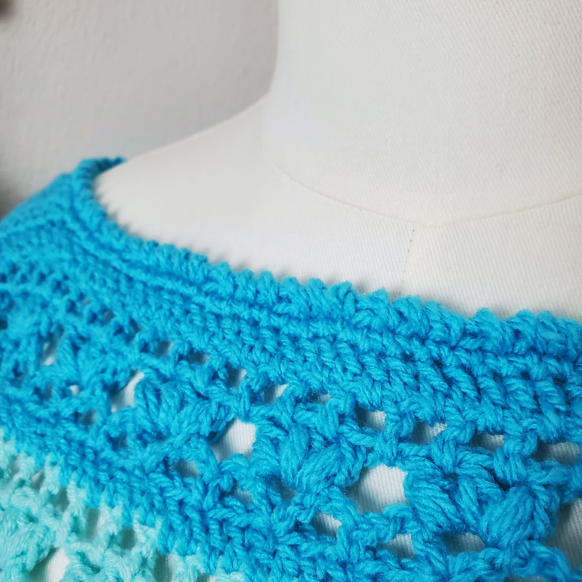 Individuelle Anfertigung - Gehäkelter Pullover 'Ocean Breeze'