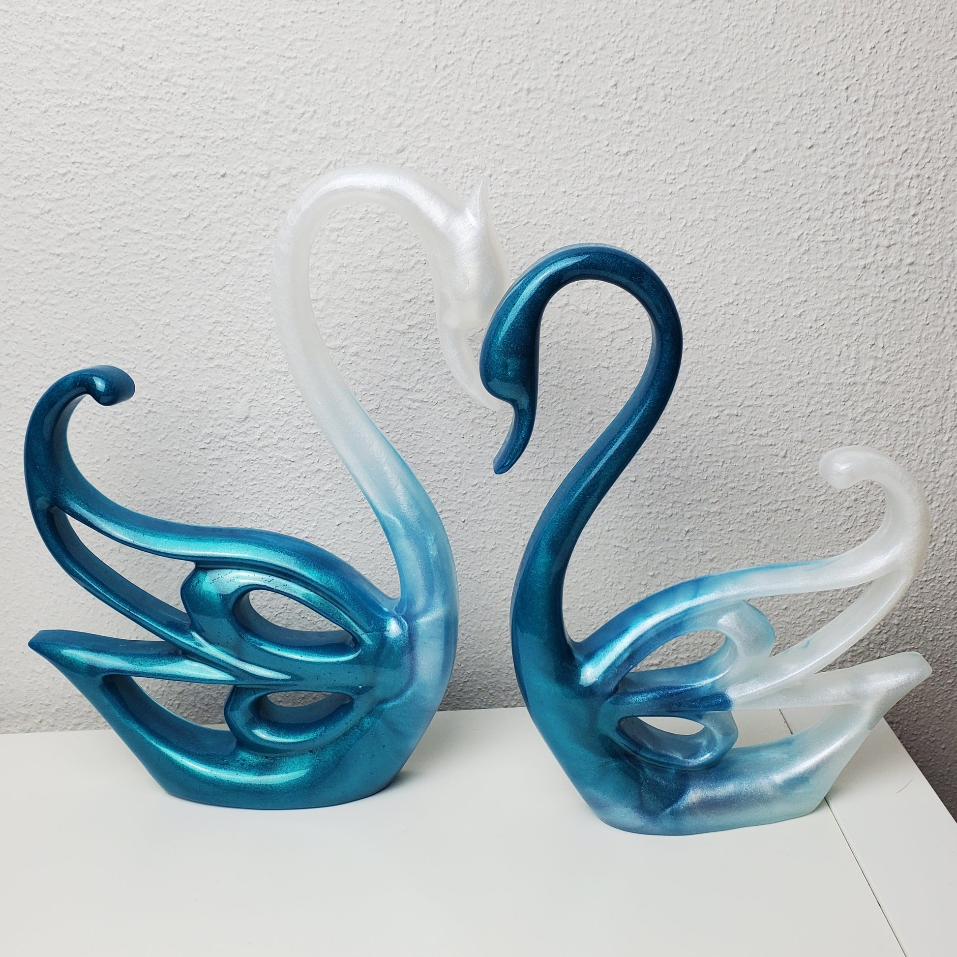 Dekoschwäne aus Epoxidharz
