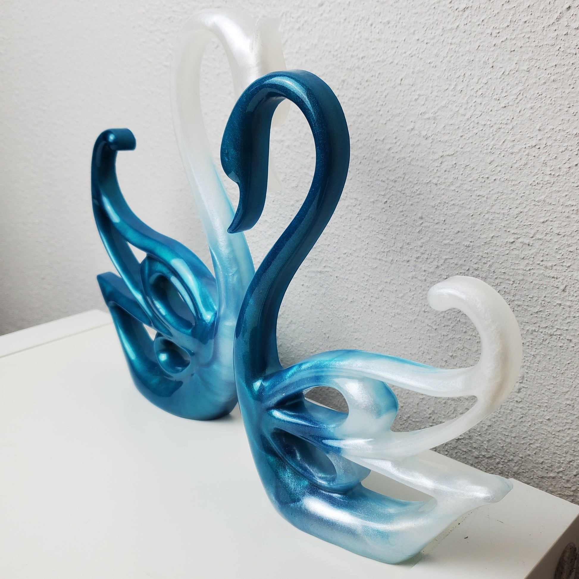 Dekoschwäne aus Epoxidharz