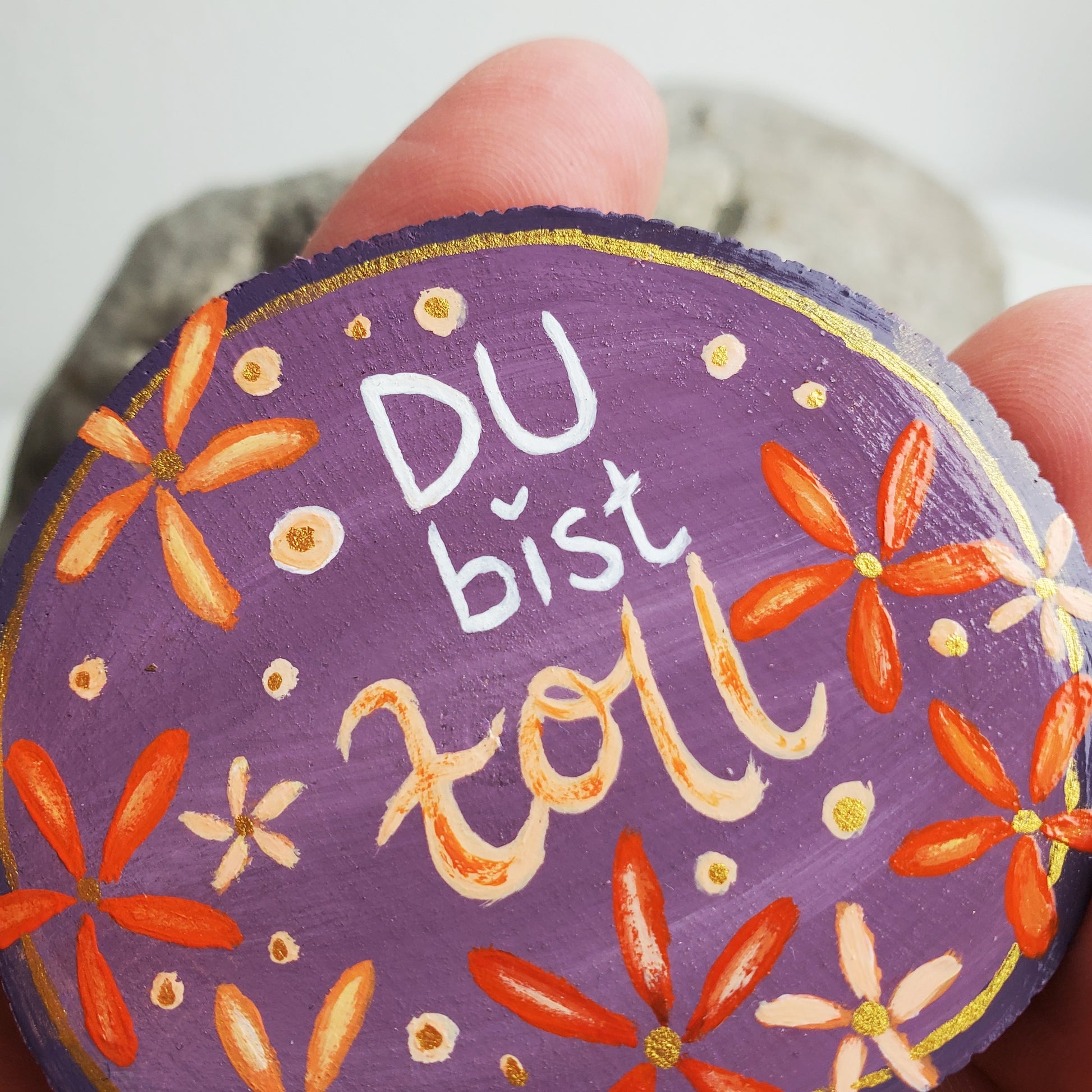 Handbemalte Holzscheibe, Glücksbringer
