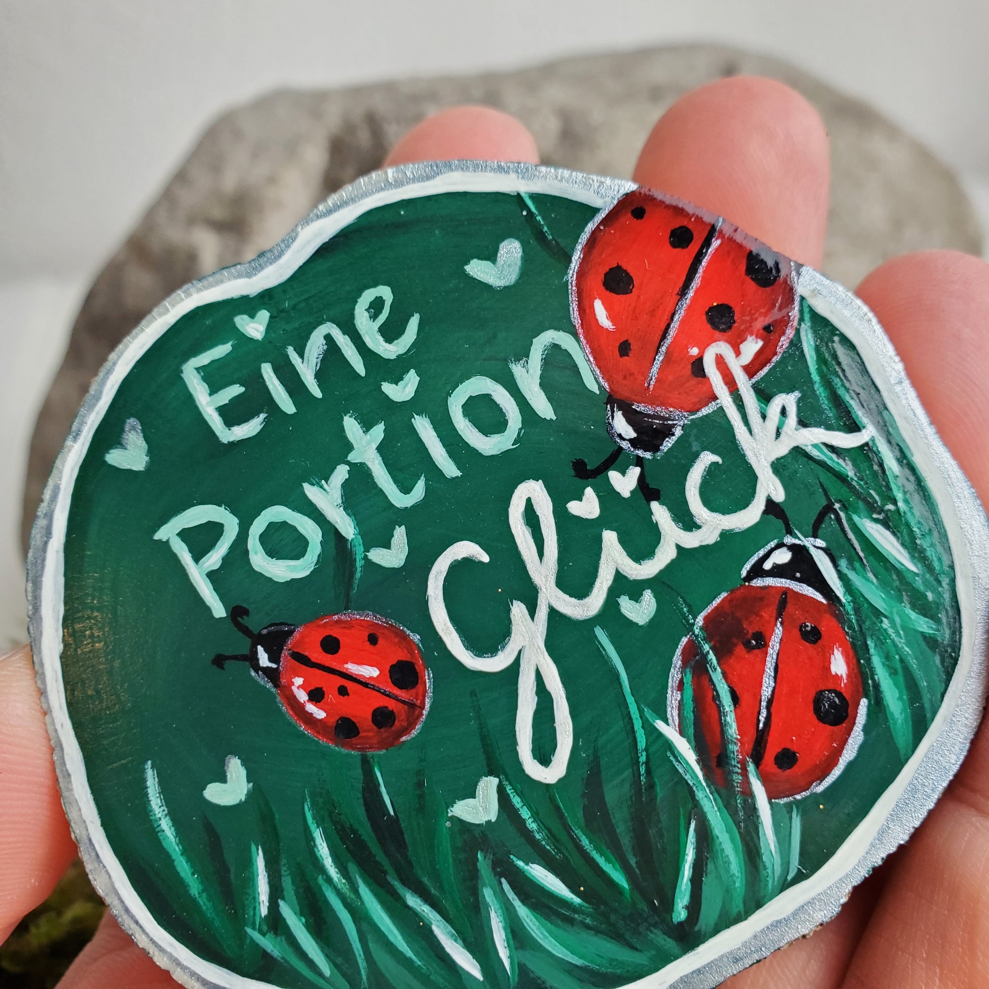 Handbemalte Holzscheibe, Glücksbringer