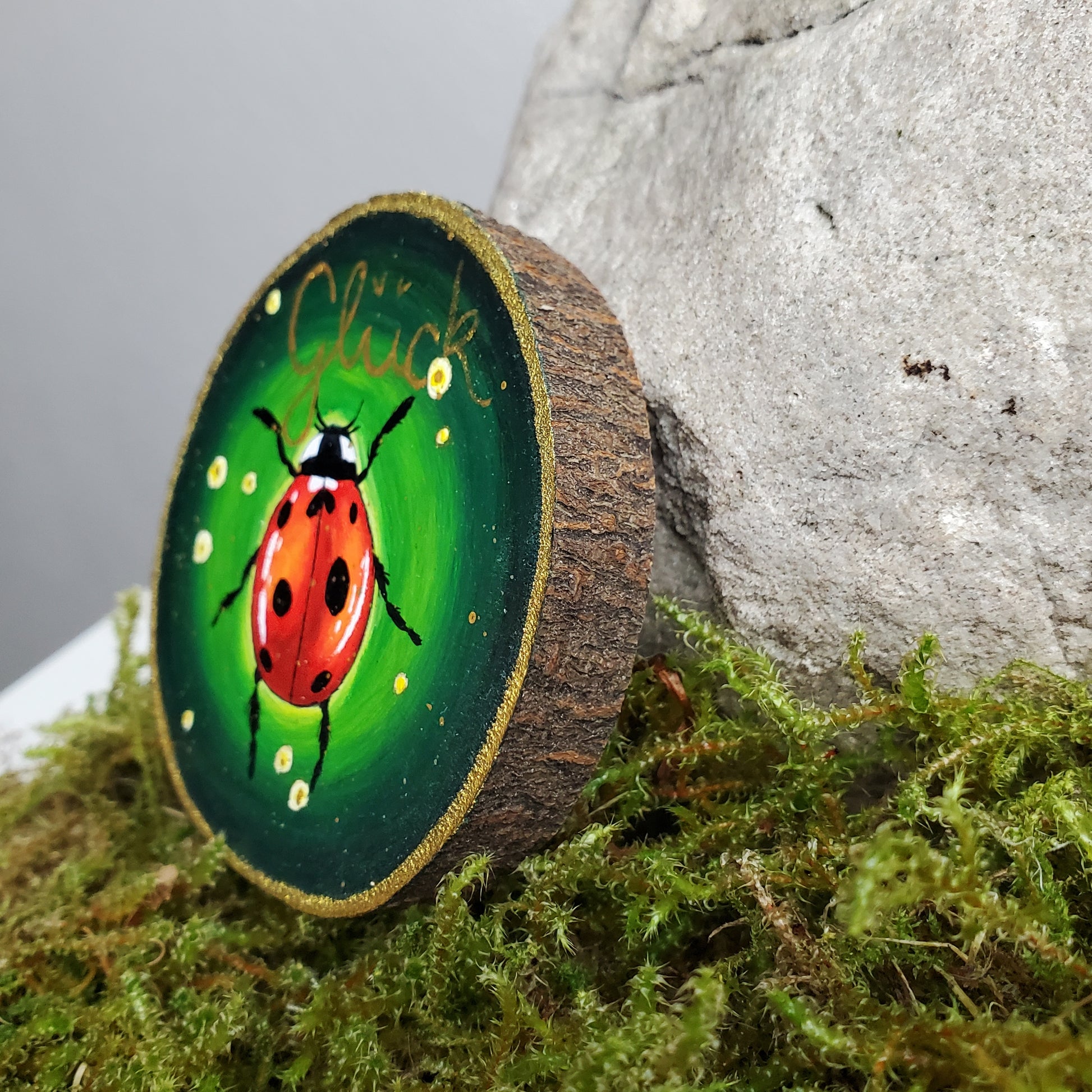 Handbemalte Holzscheibe, Glücksbringer