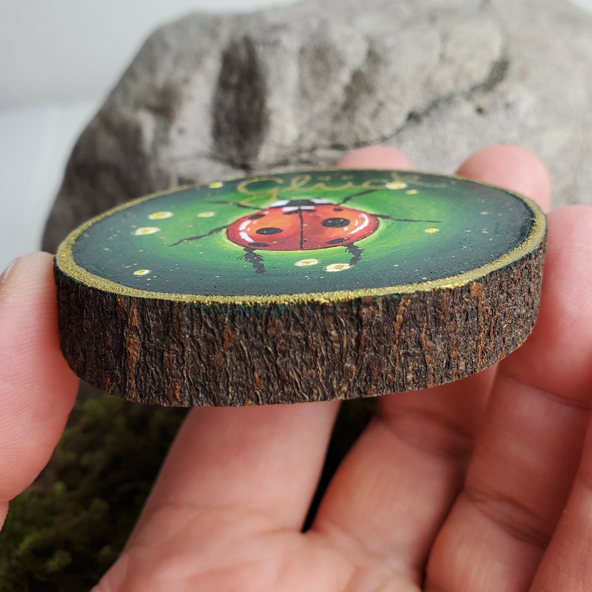 Handbemalte Holzscheibe, Glücksbringer