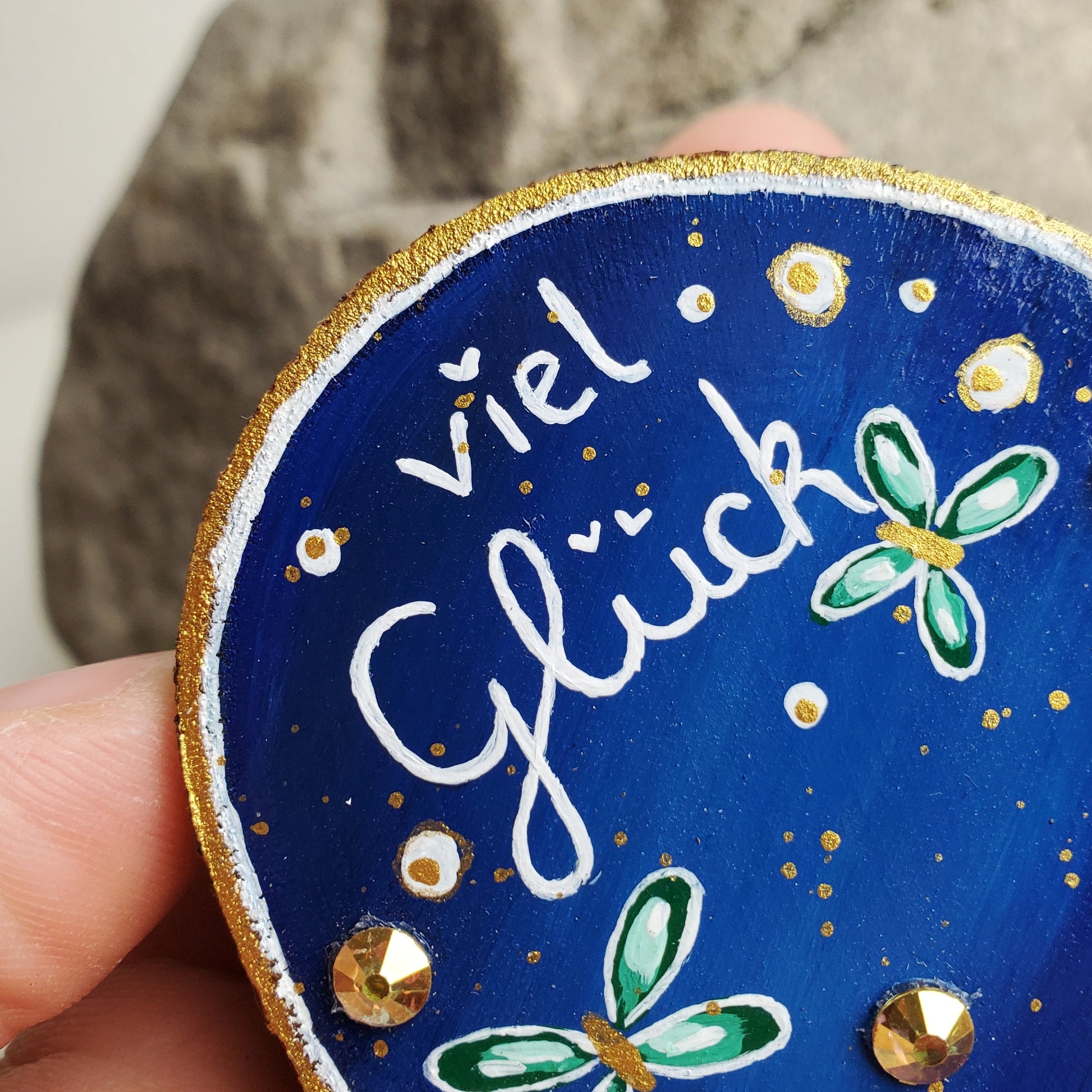 Handbemalte Holzscheibe, Glücksbringer
