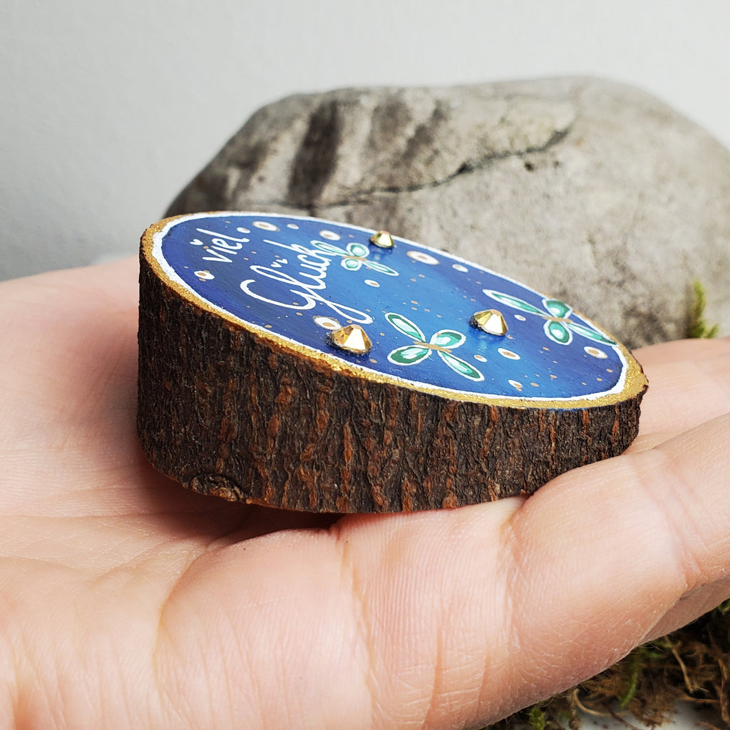 Handbemalte Holzscheibe, Glücksbringer