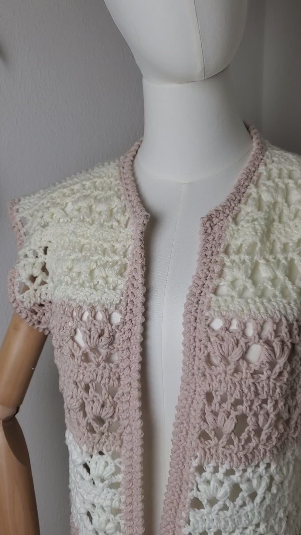 Individuelle Anfertigung - Gehäkelter Cardigan 'Ocean Breeze'