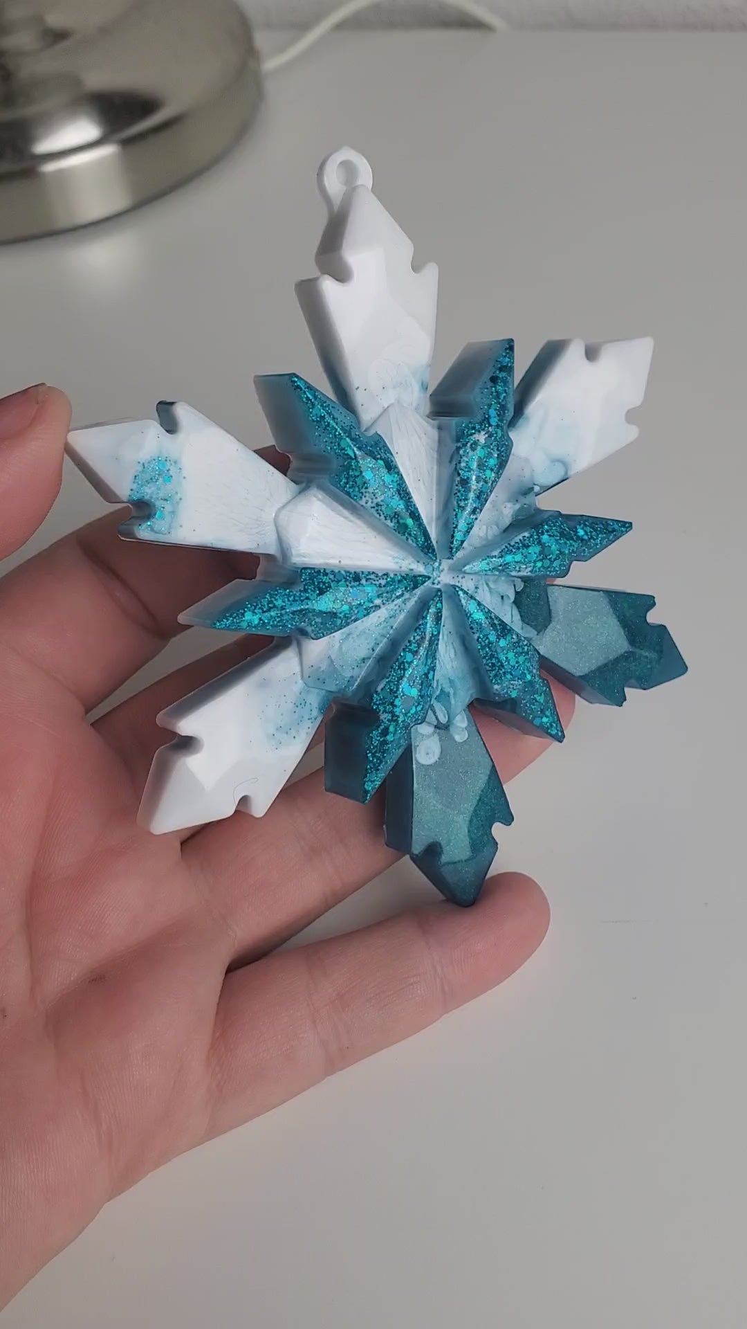 Schneeflocke aus Epoxidharz