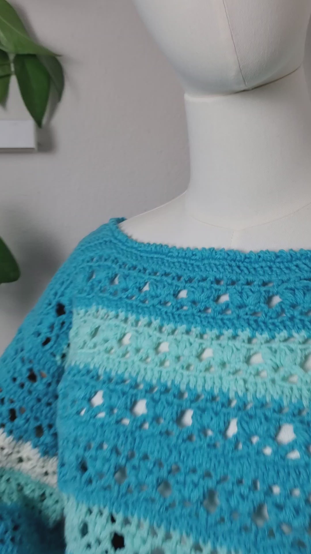 Individuelle Anfertigung - Gehäkelter Pullover 'Ocean Breeze'
